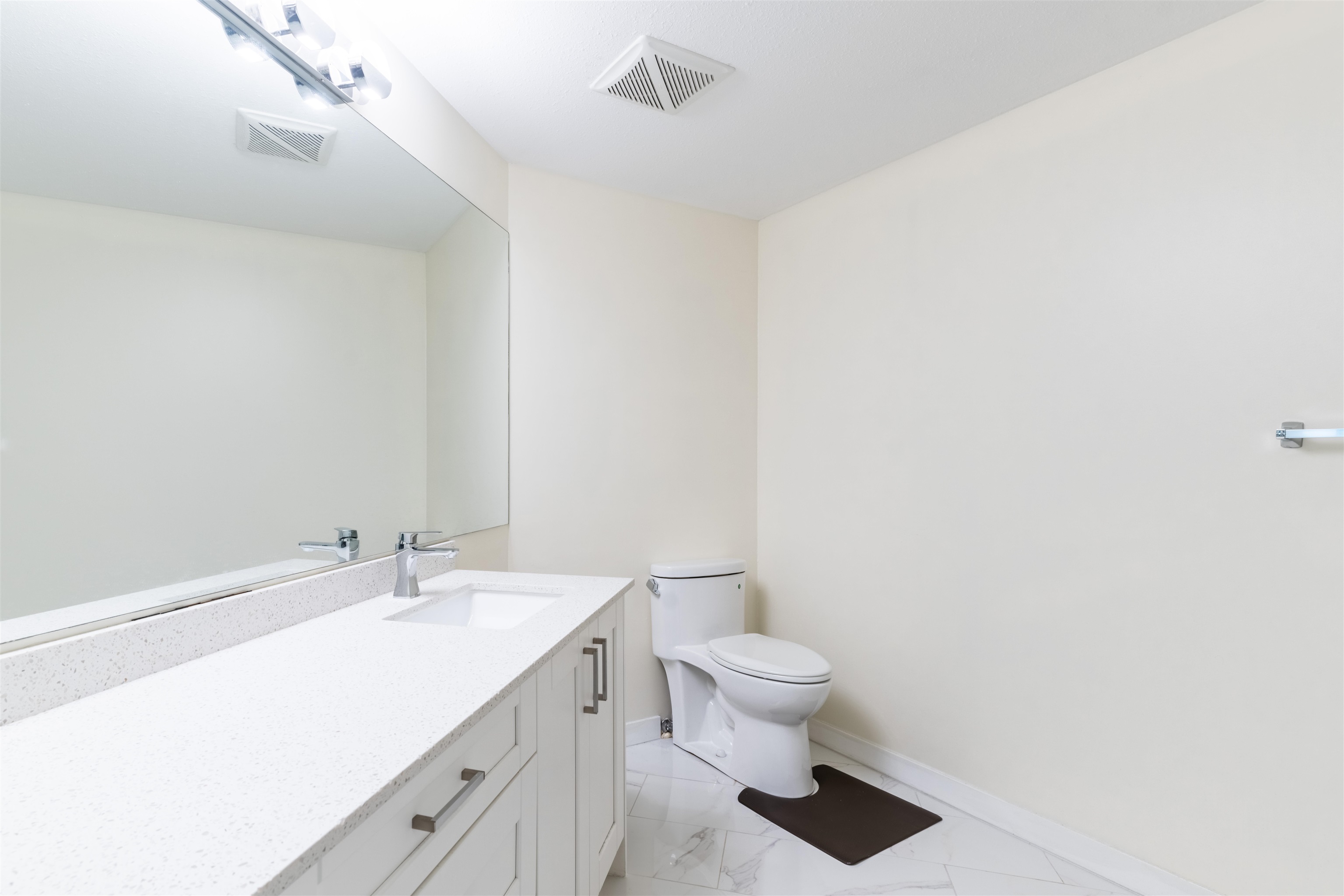 218 7161 121 STREET Unit: 218