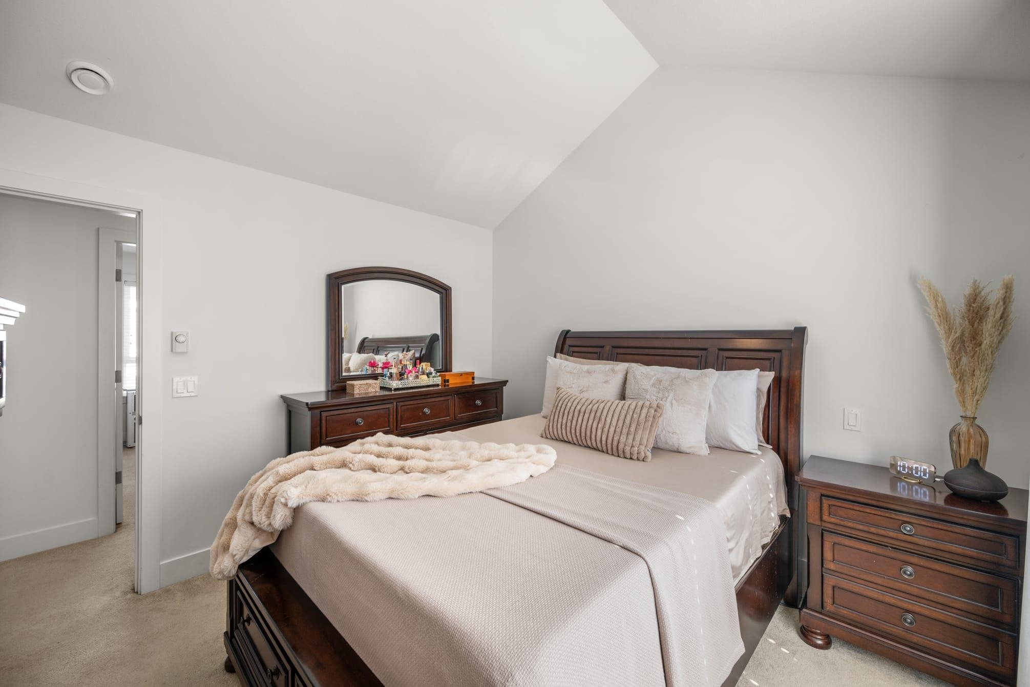 75 9718 161A STREET Unit: 75