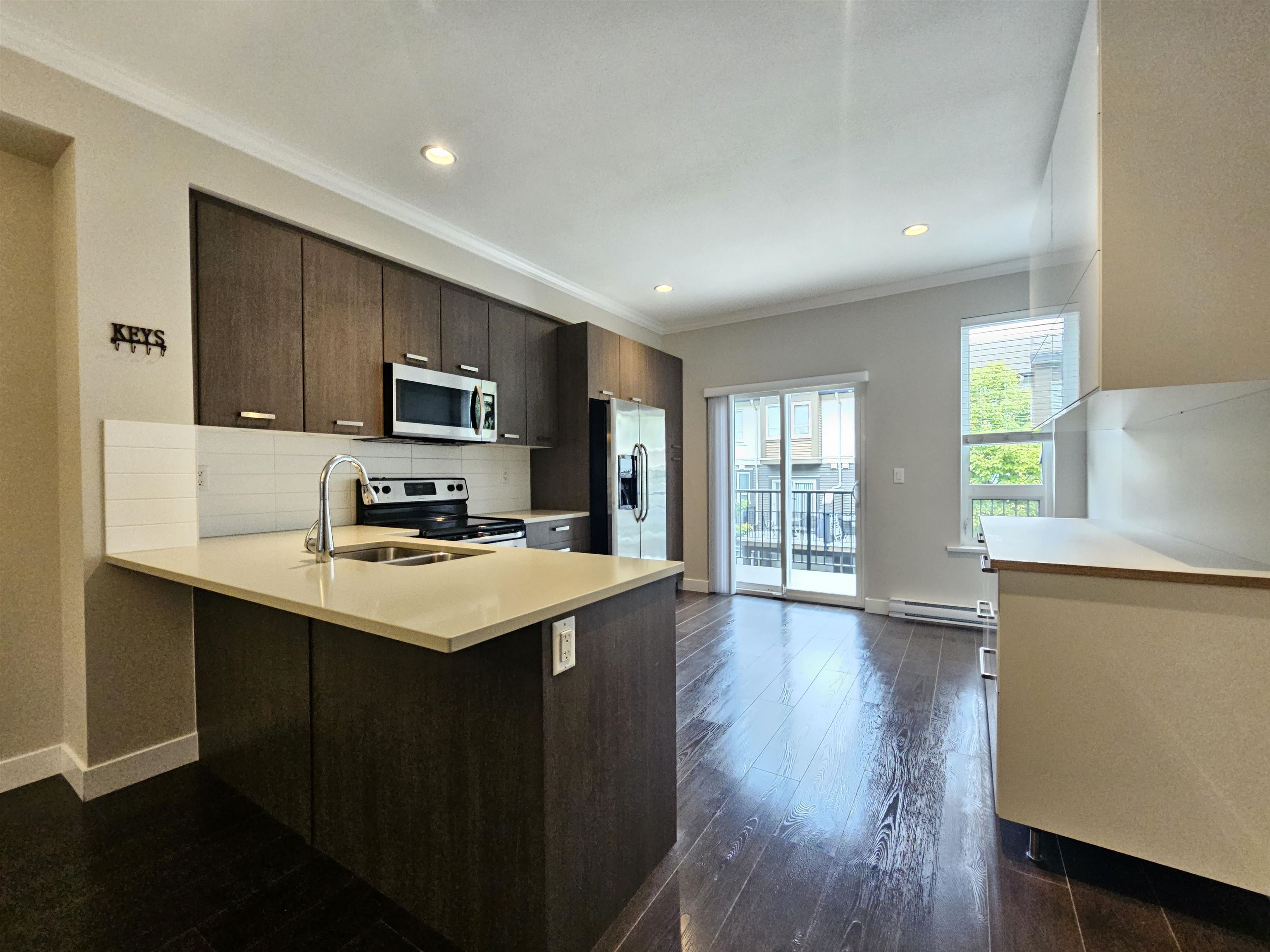 122 5888 144 STREET Unit: 122