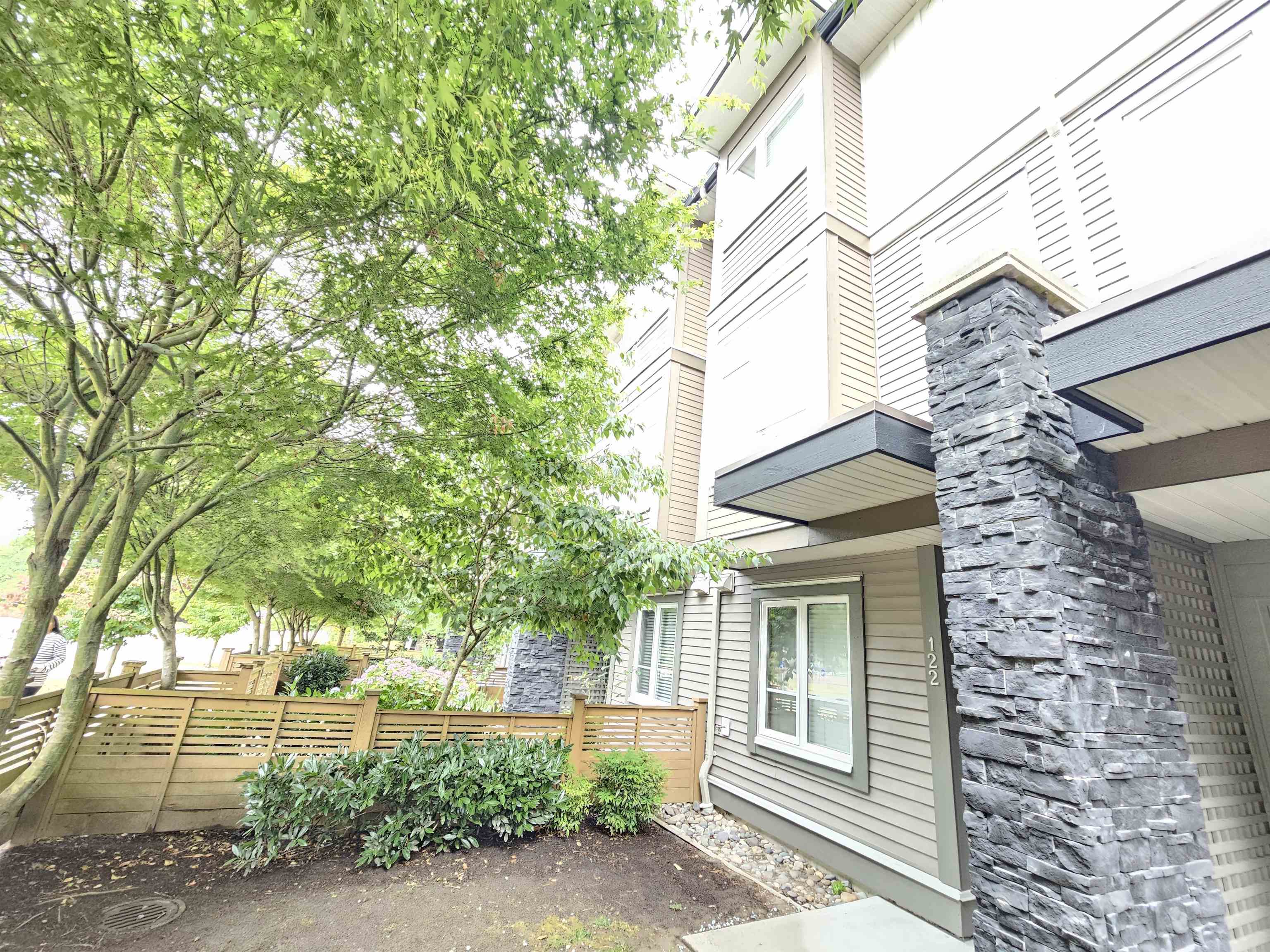 122 5888 144 STREET Unit: 122