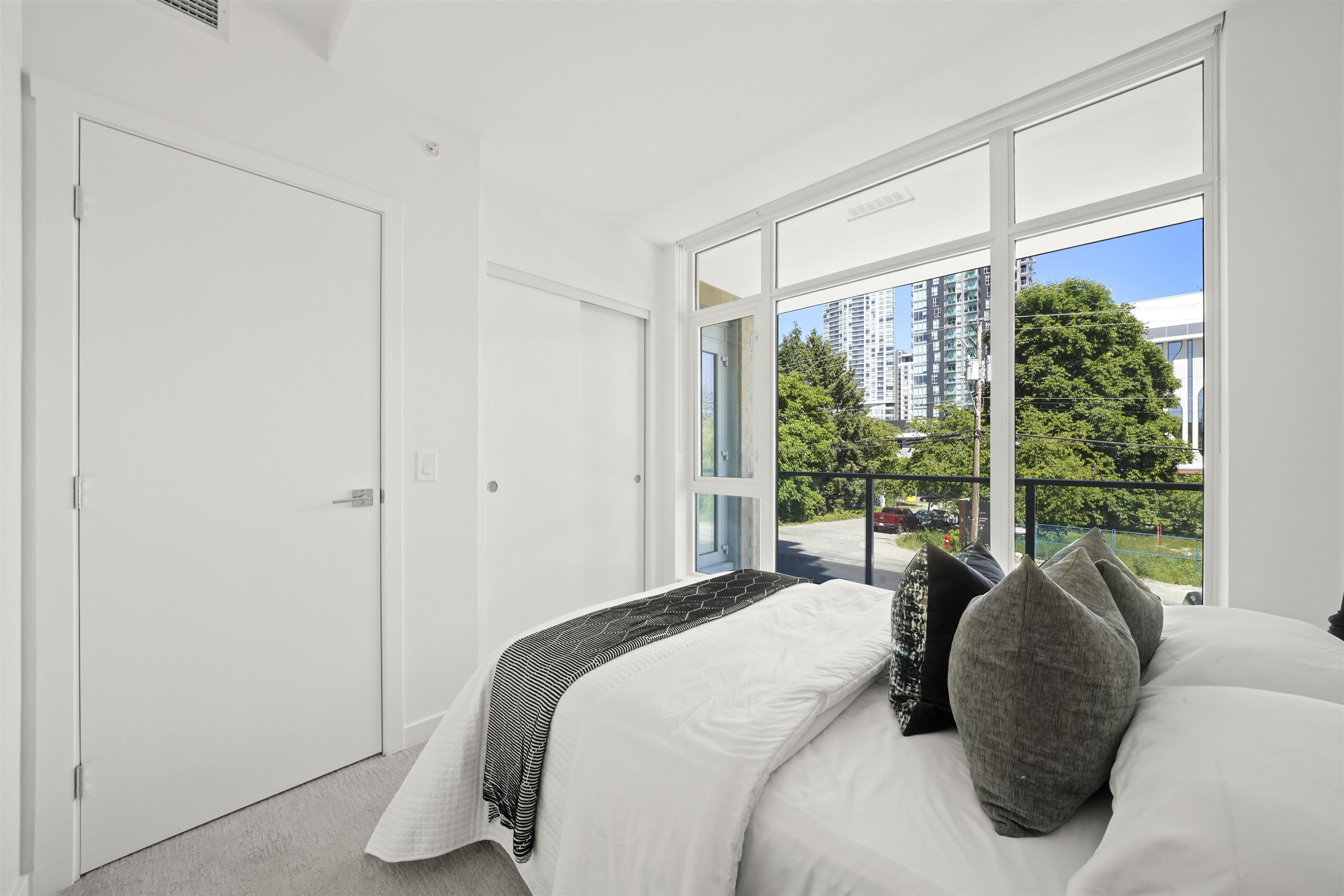 8 13350 CENTRAL AVENUE Unit: 8