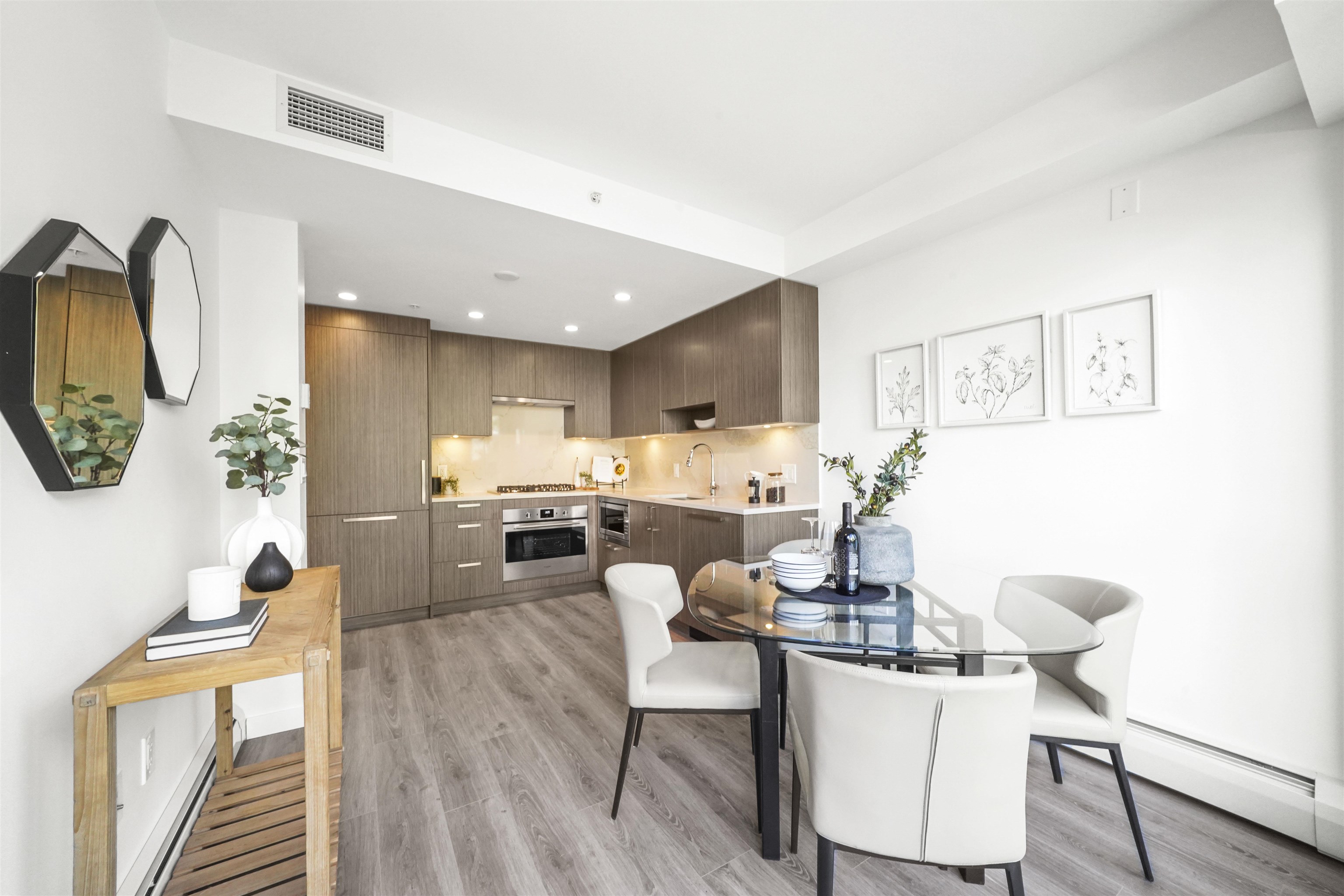 8 13350 CENTRAL AVENUE Unit: 8