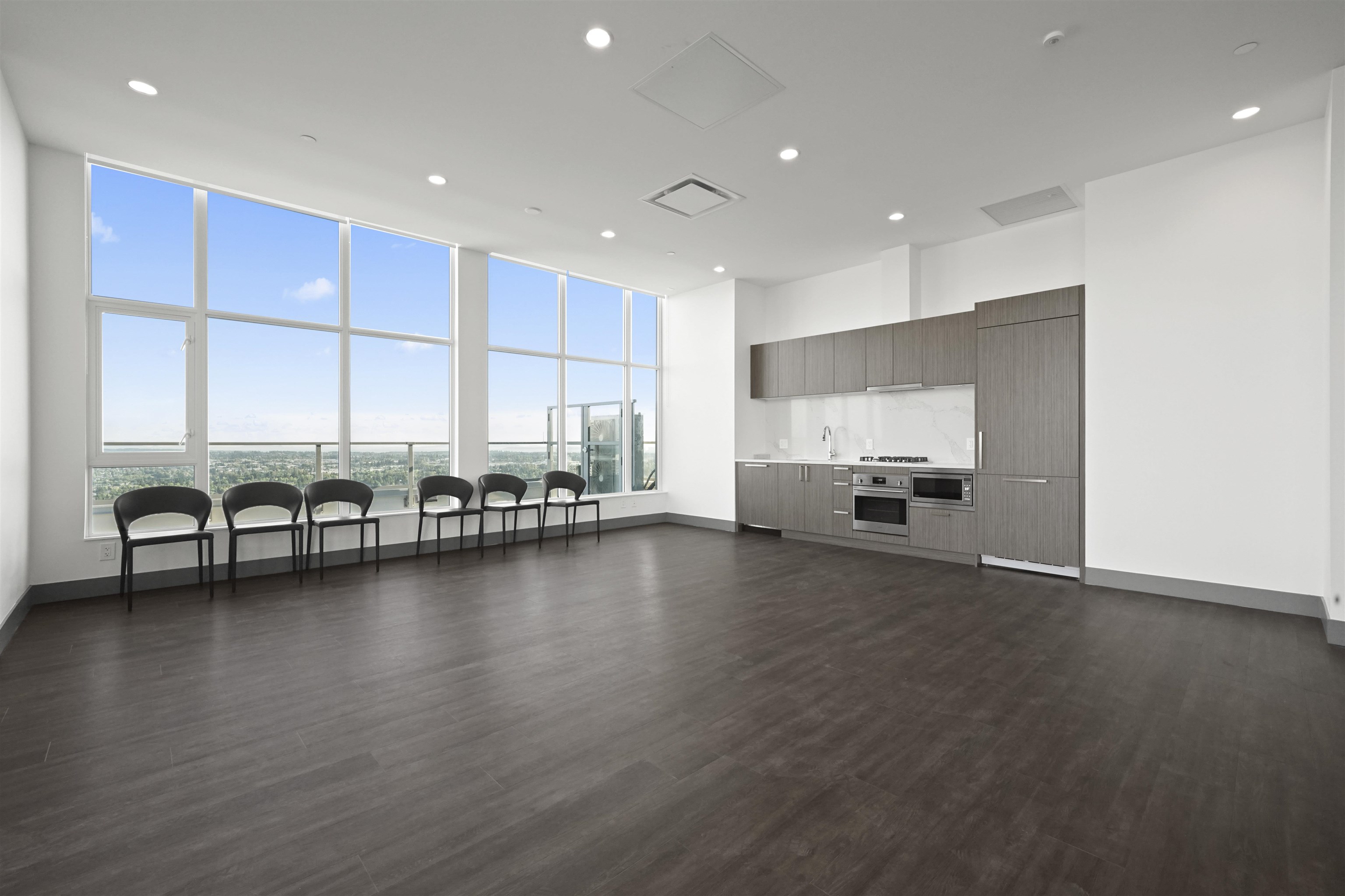 8 13350 CENTRAL AVENUE Unit: 8