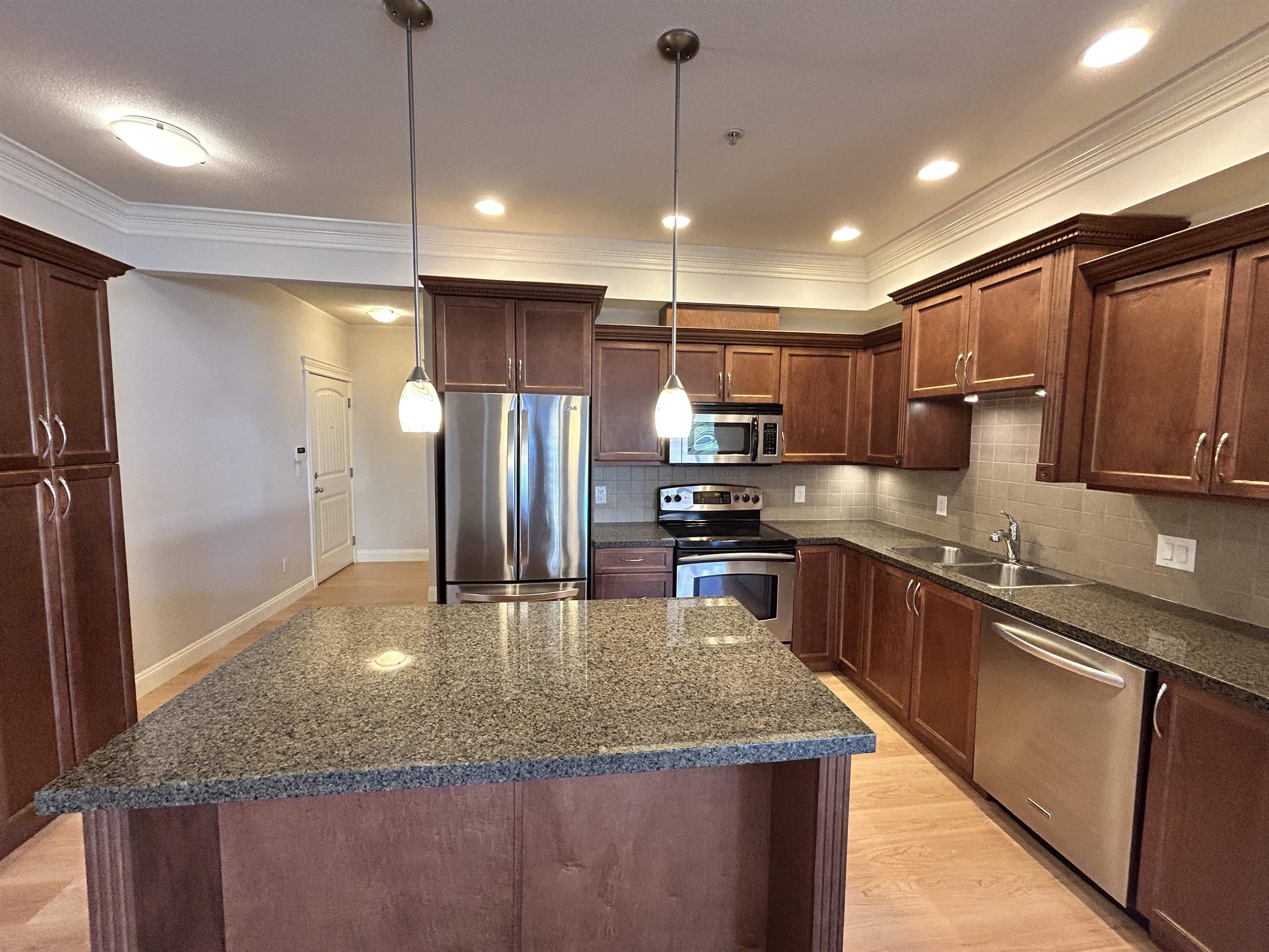 215 22150 DEWDNEY TRUNK ROAD Unit: 215