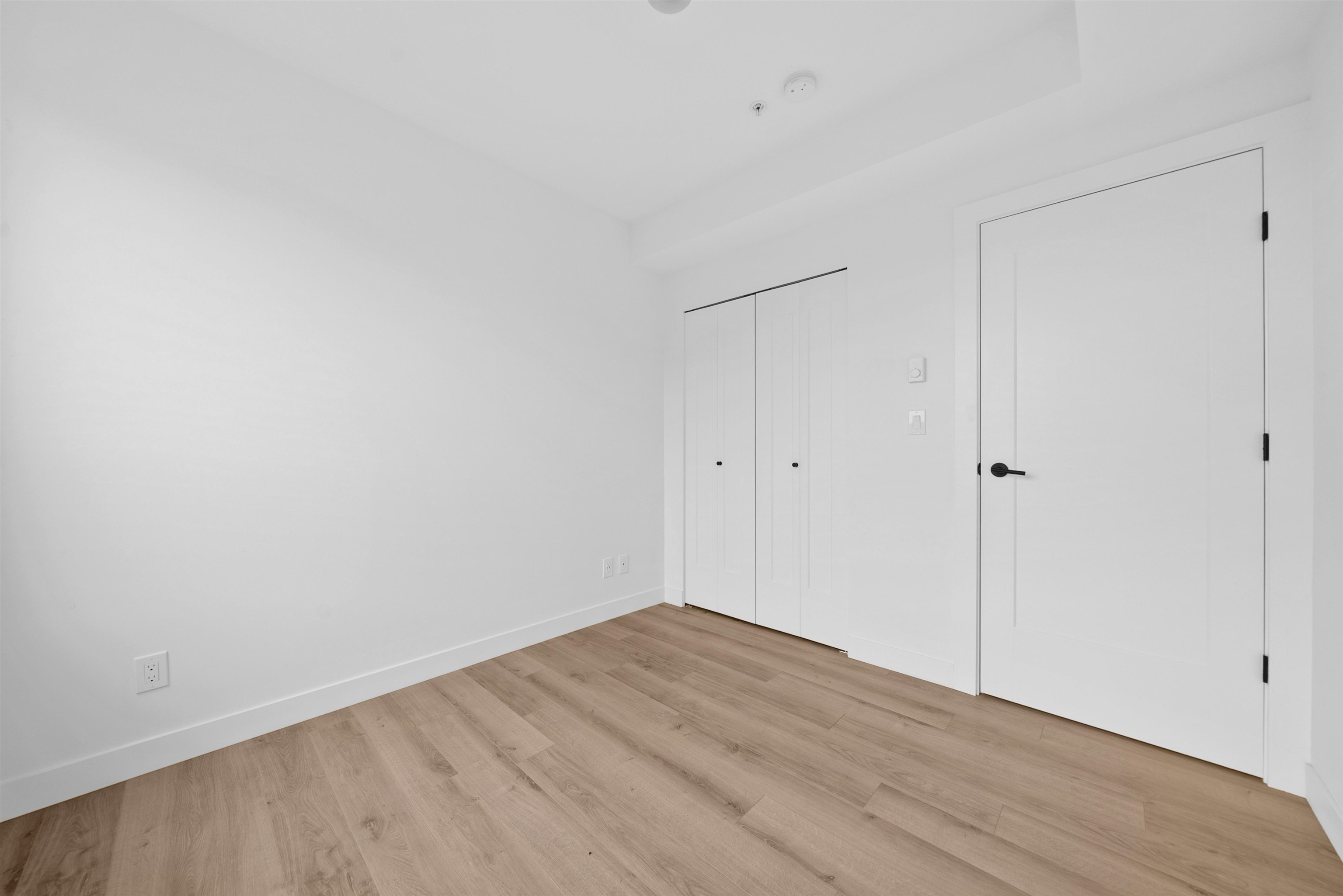 318 2493 MONTROSE AVENUE Unit: 318