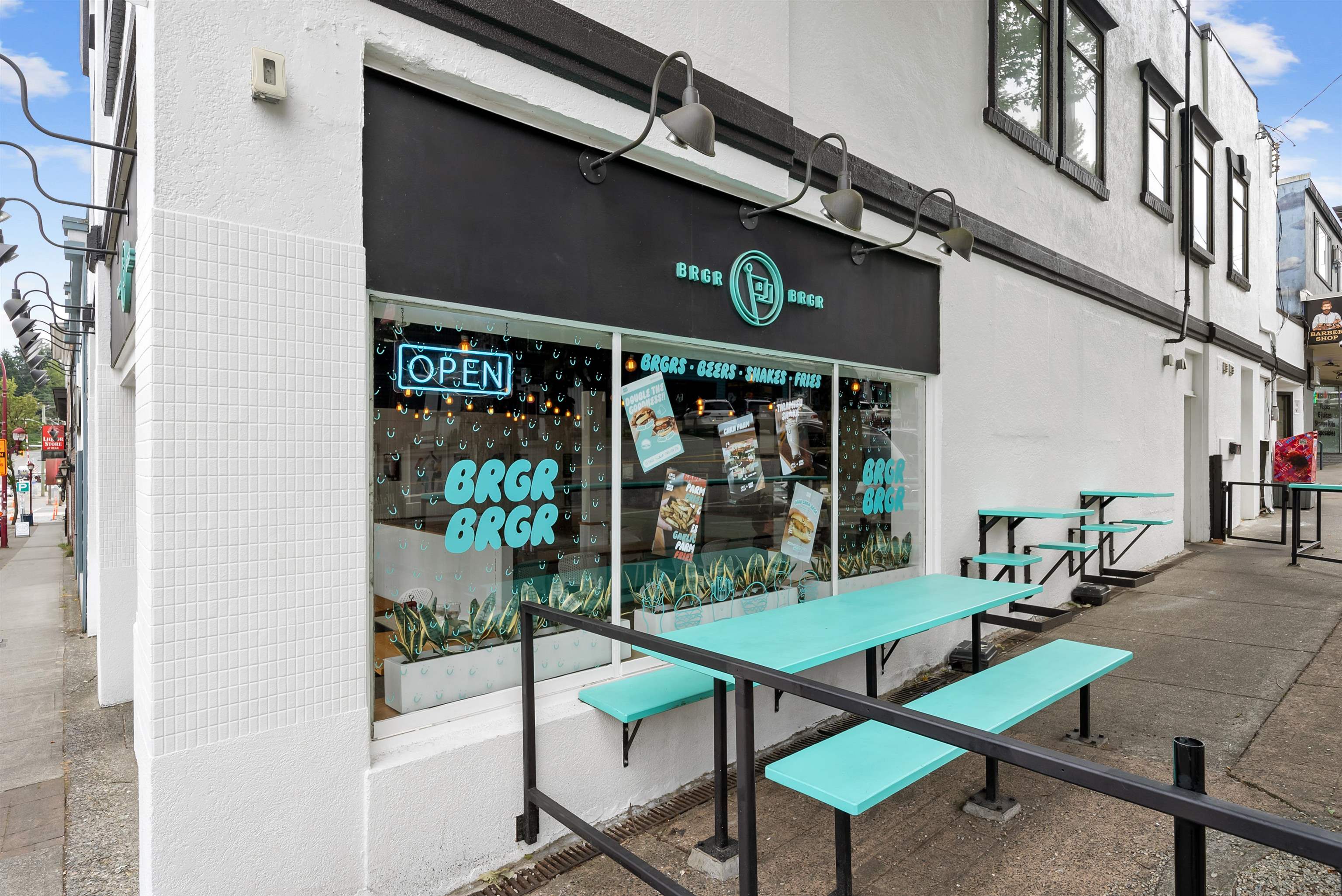 318 2493 MONTROSE AVENUE Unit: 318