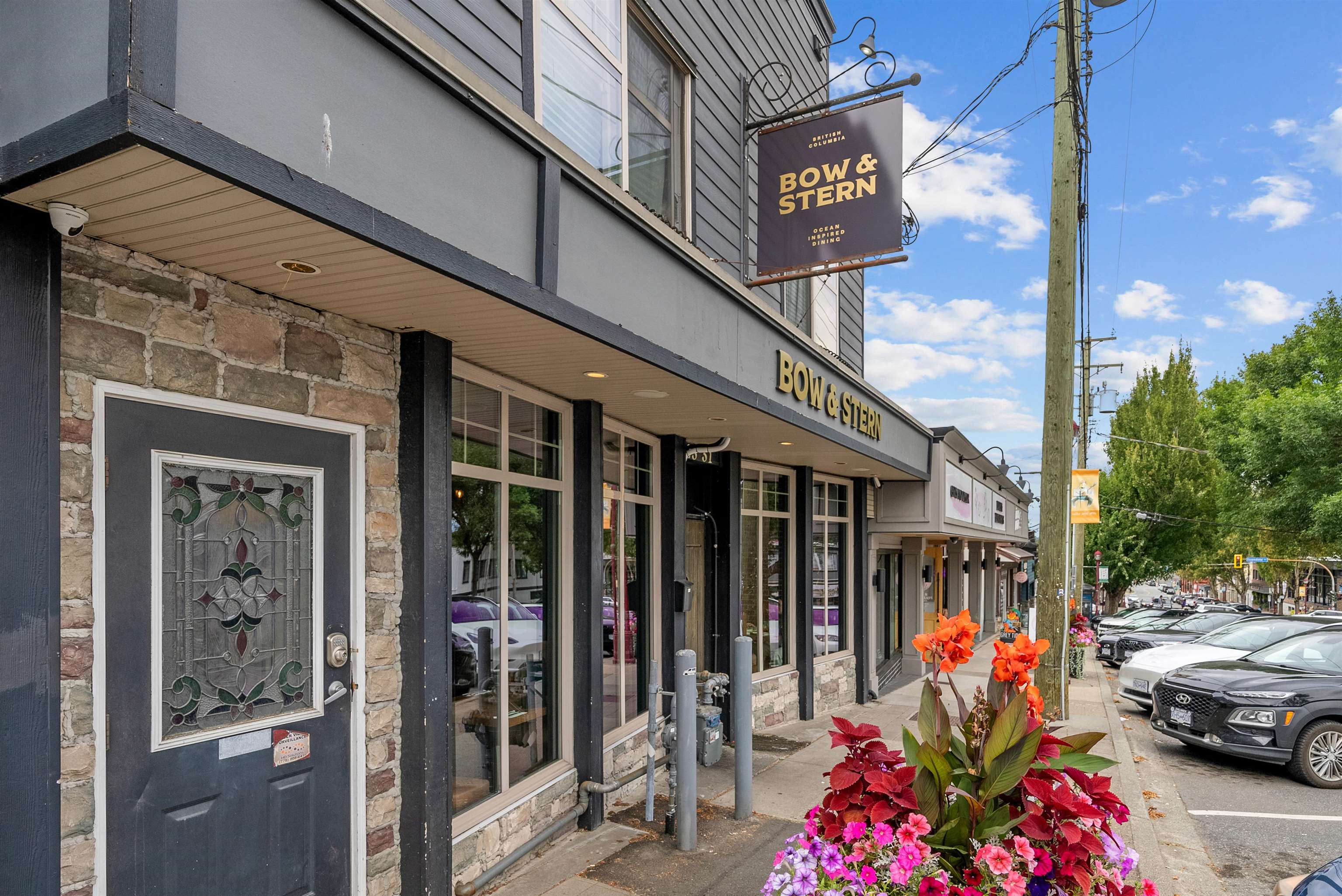 318 2493 MONTROSE AVENUE Unit: 318