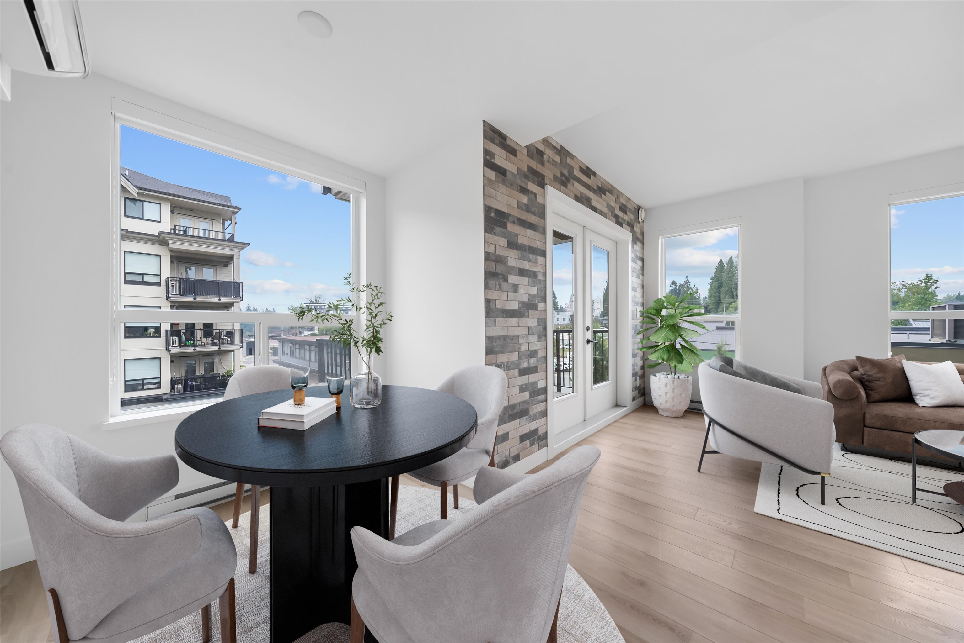 318 2493 MONTROSE AVENUE Unit: 318