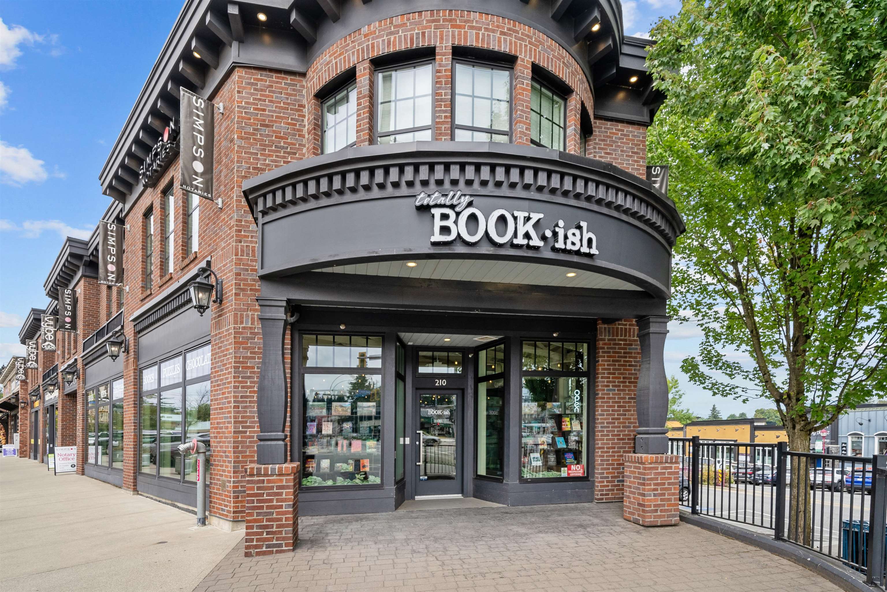 318 2493 MONTROSE AVENUE Unit: 318