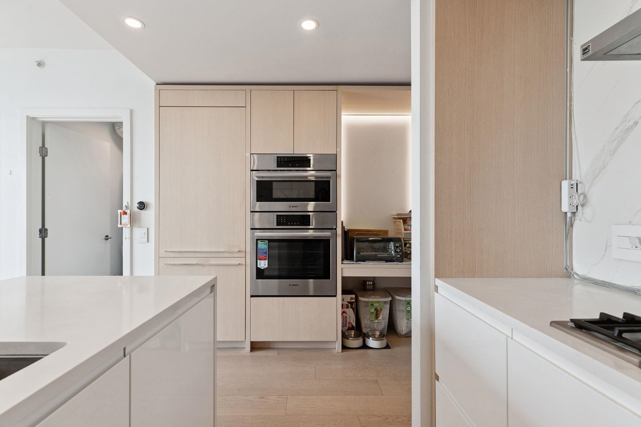 901 15165 THRIFT AVENUE Unit: 901