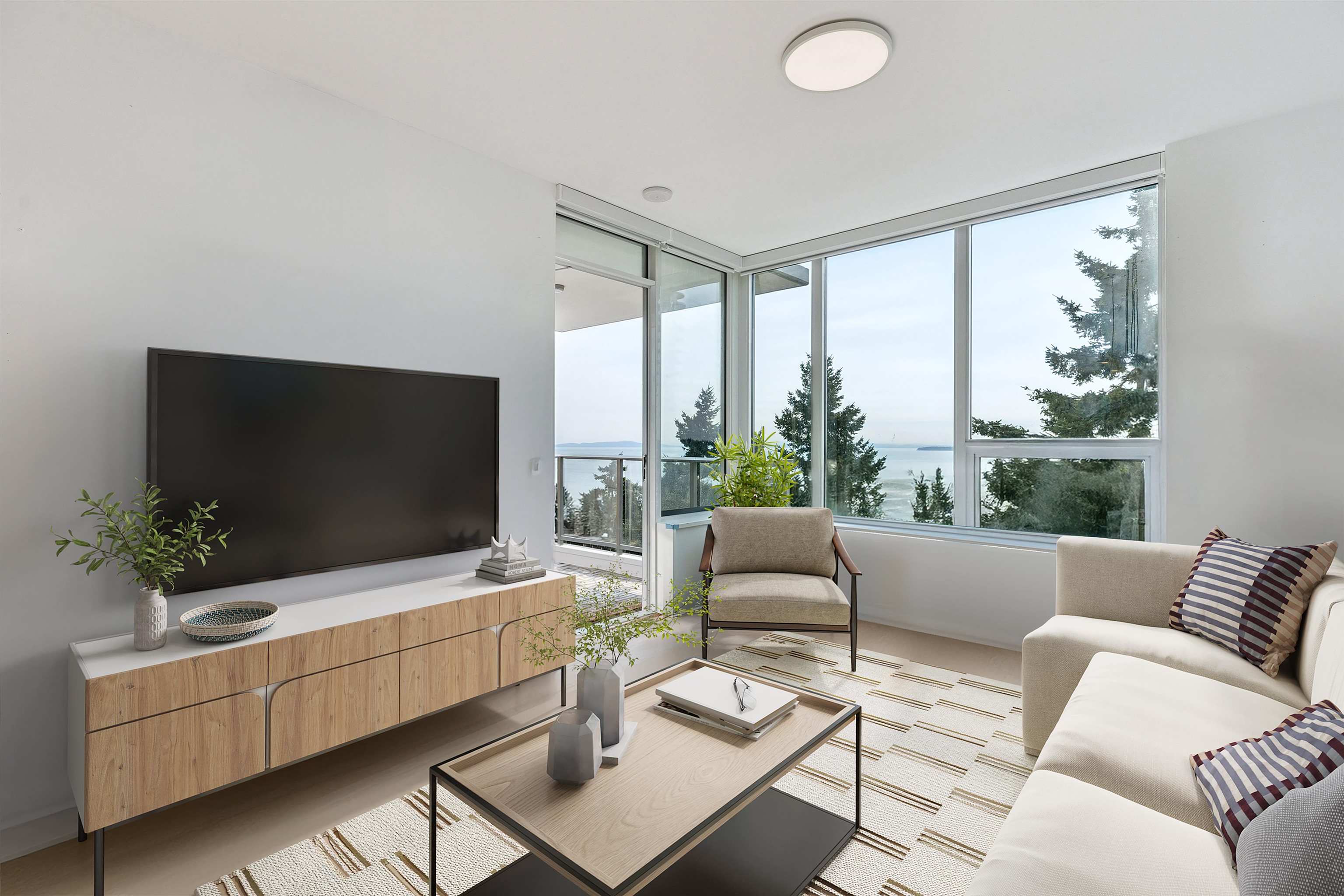 901 15165 THRIFT AVENUE Unit: 901