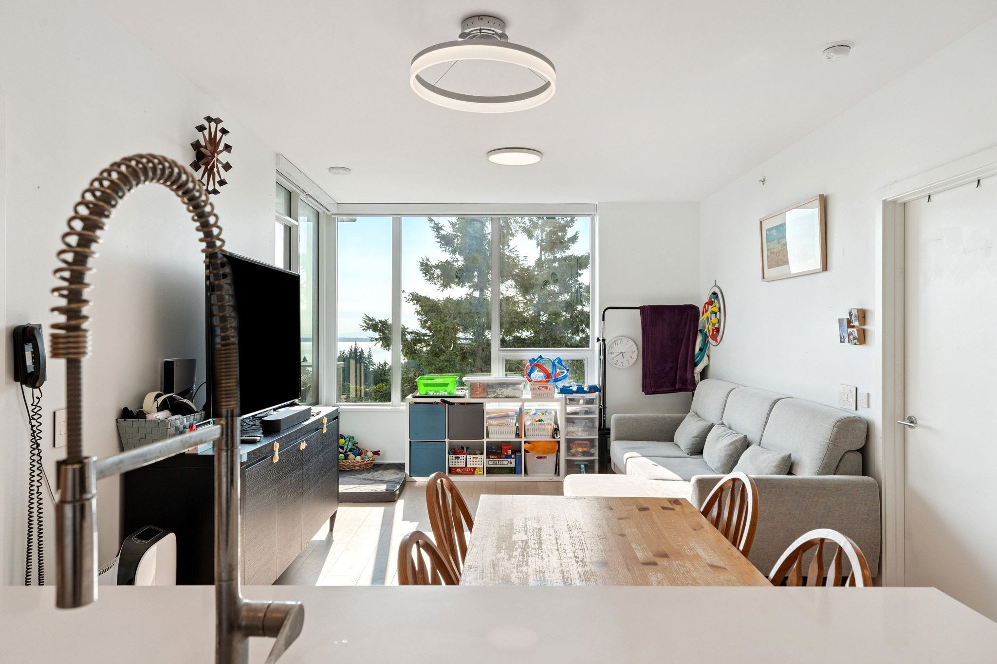 901 15165 THRIFT AVENUE Unit: 901