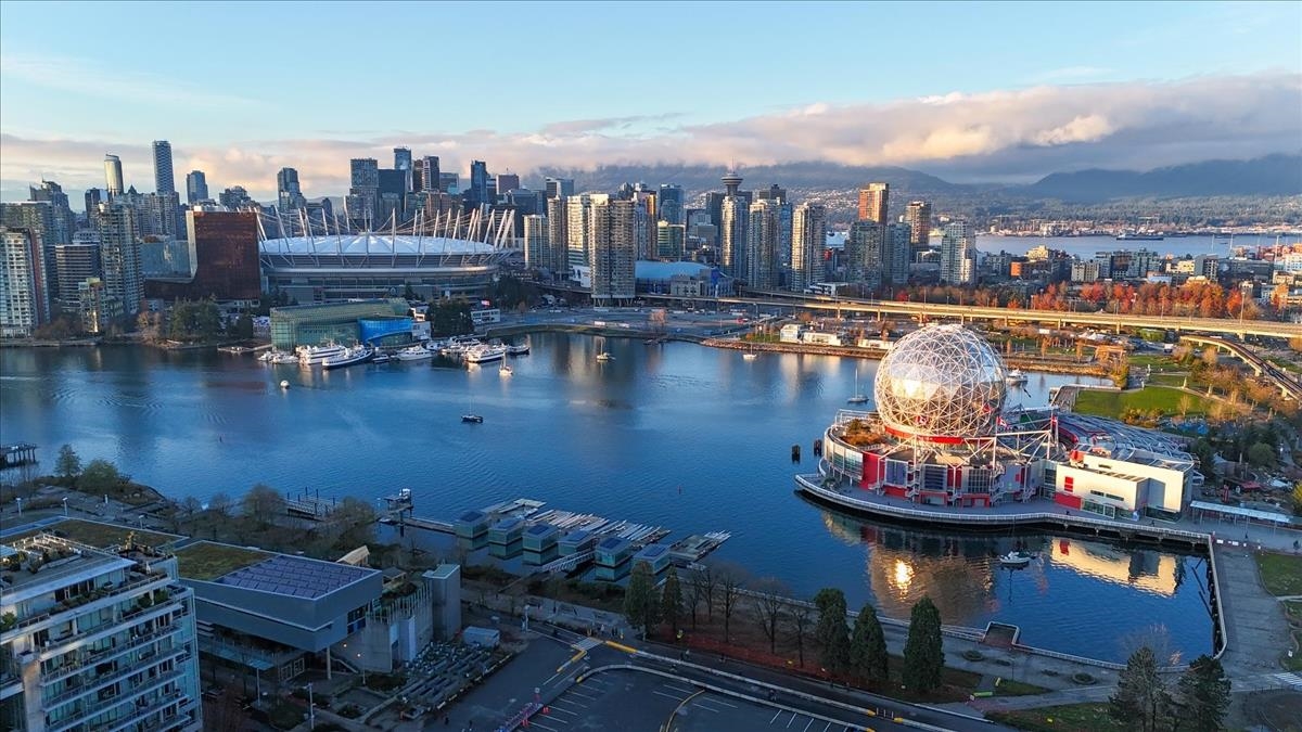 404 1633 ONTARIO STREET Unit: 404