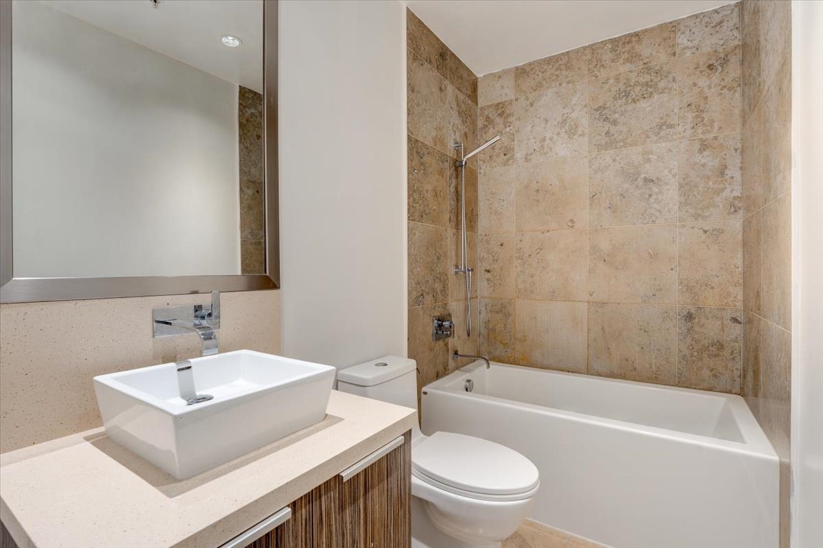 404 1633 ONTARIO STREET Unit: 404