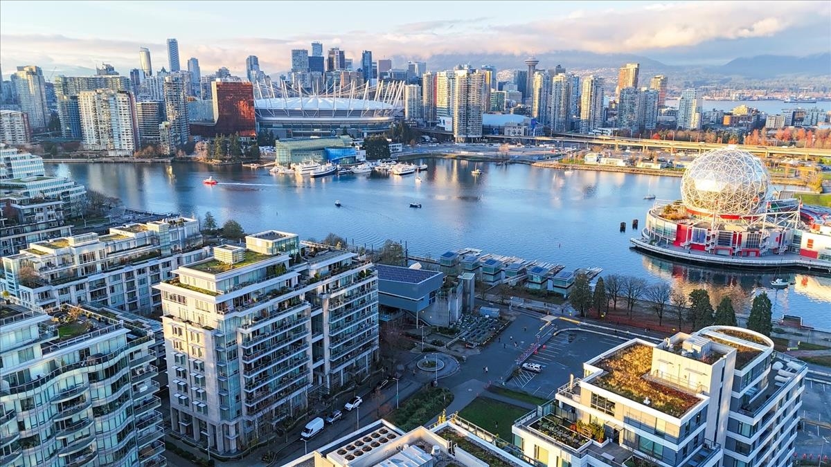 404 1633 ONTARIO STREET Unit: 404