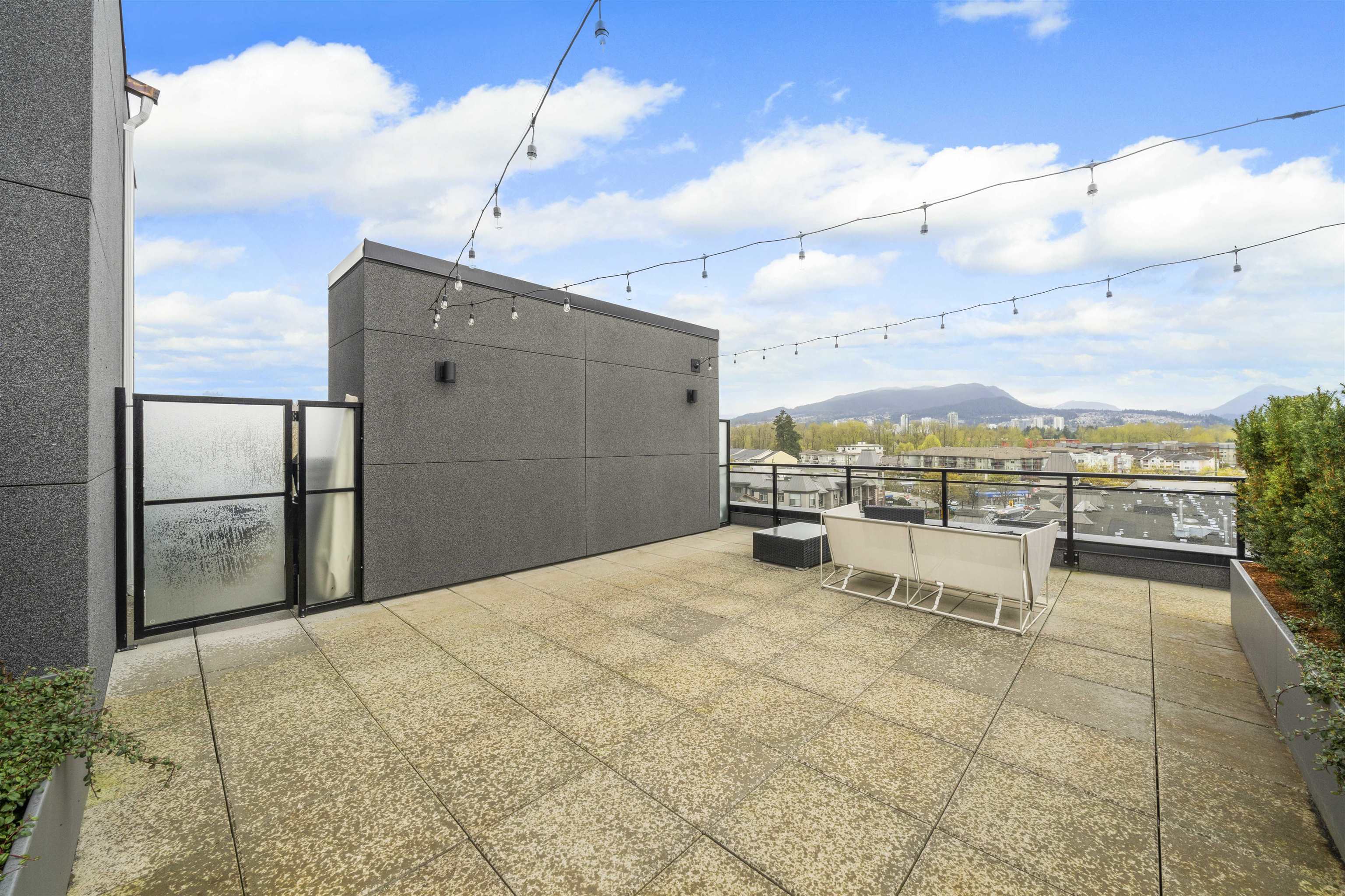 201 2446 SHAUGHNESSY STREET Unit: 201