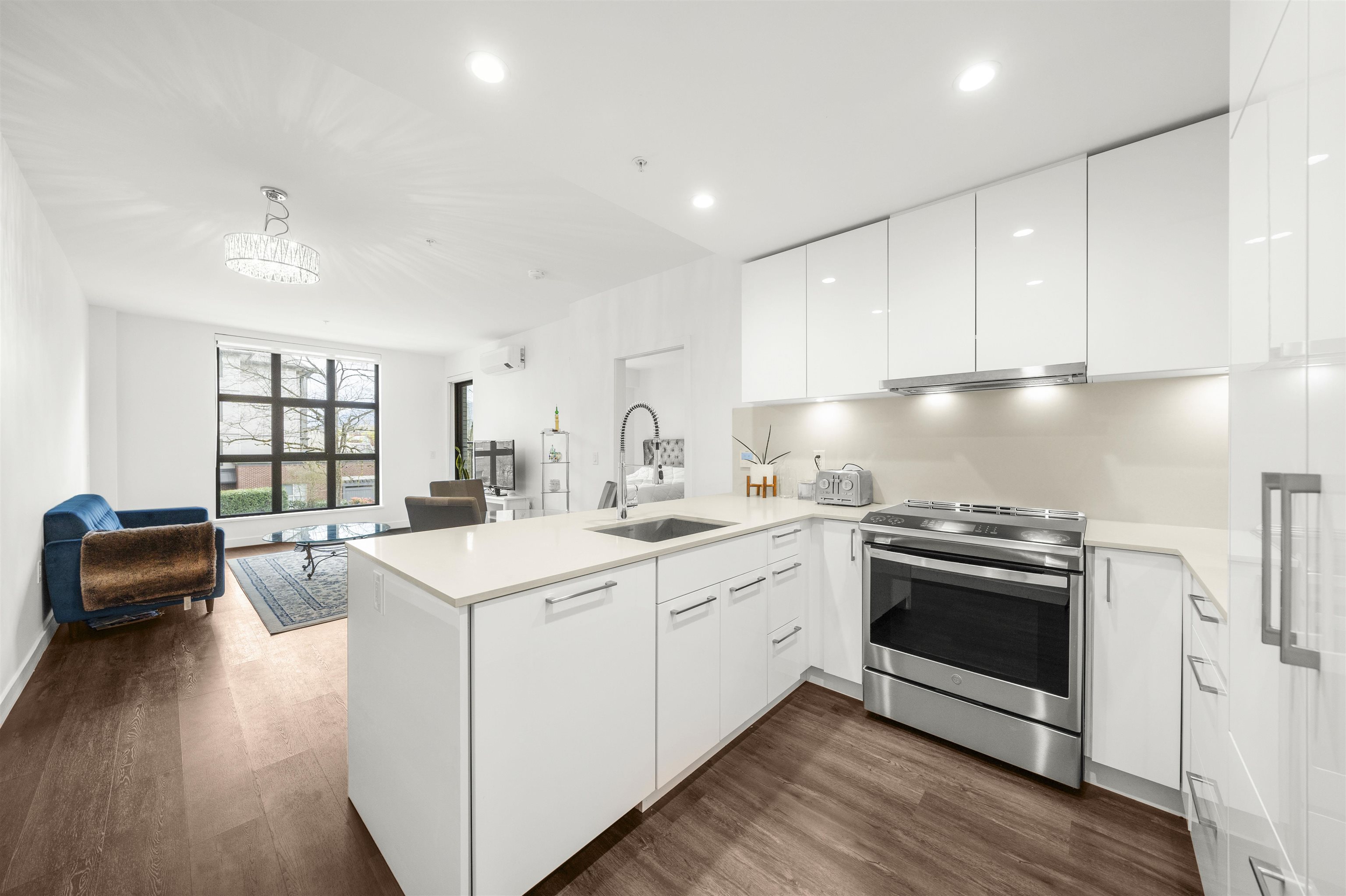 201 2446 SHAUGHNESSY STREET Unit: 201