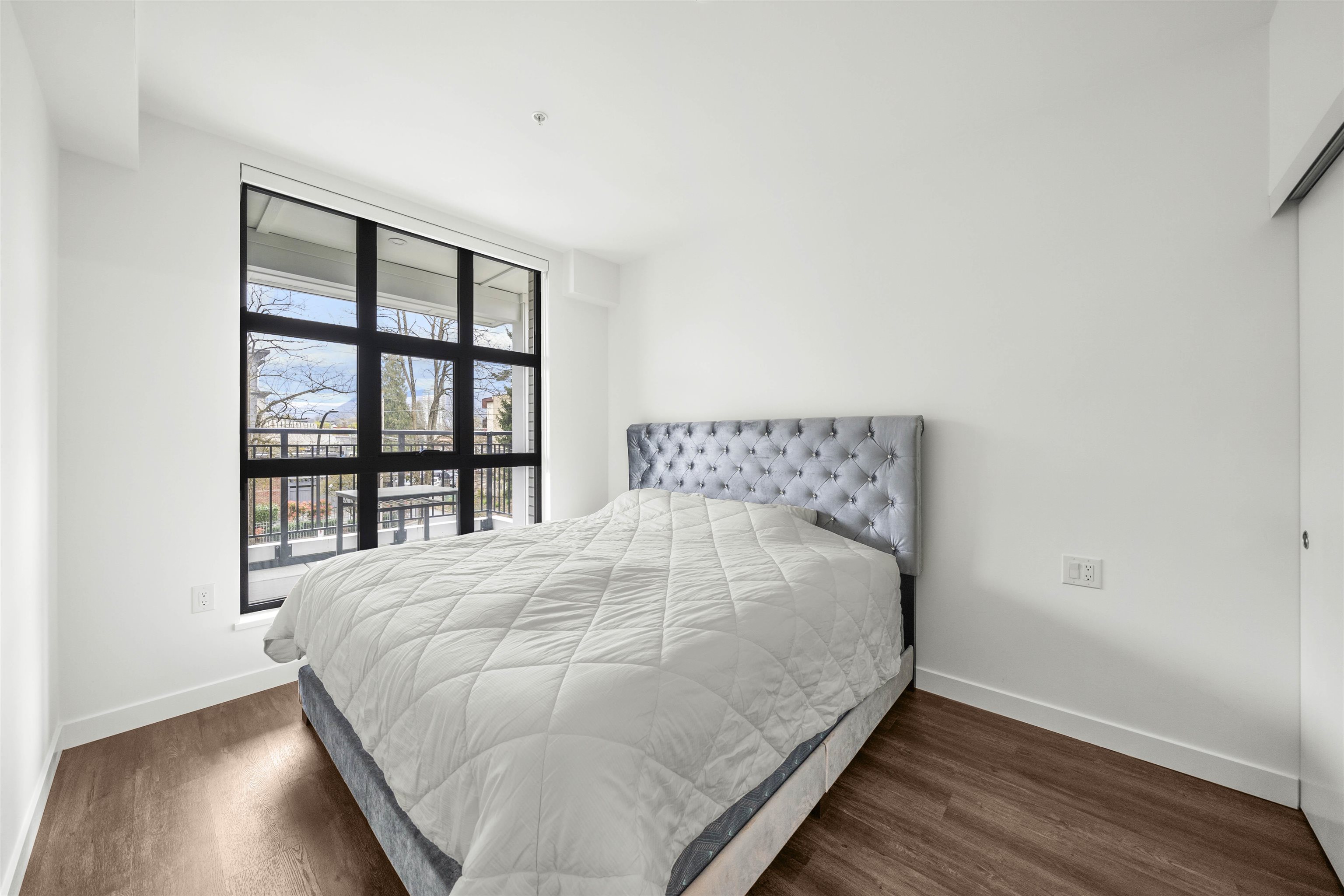 201 2446 SHAUGHNESSY STREET Unit: 201