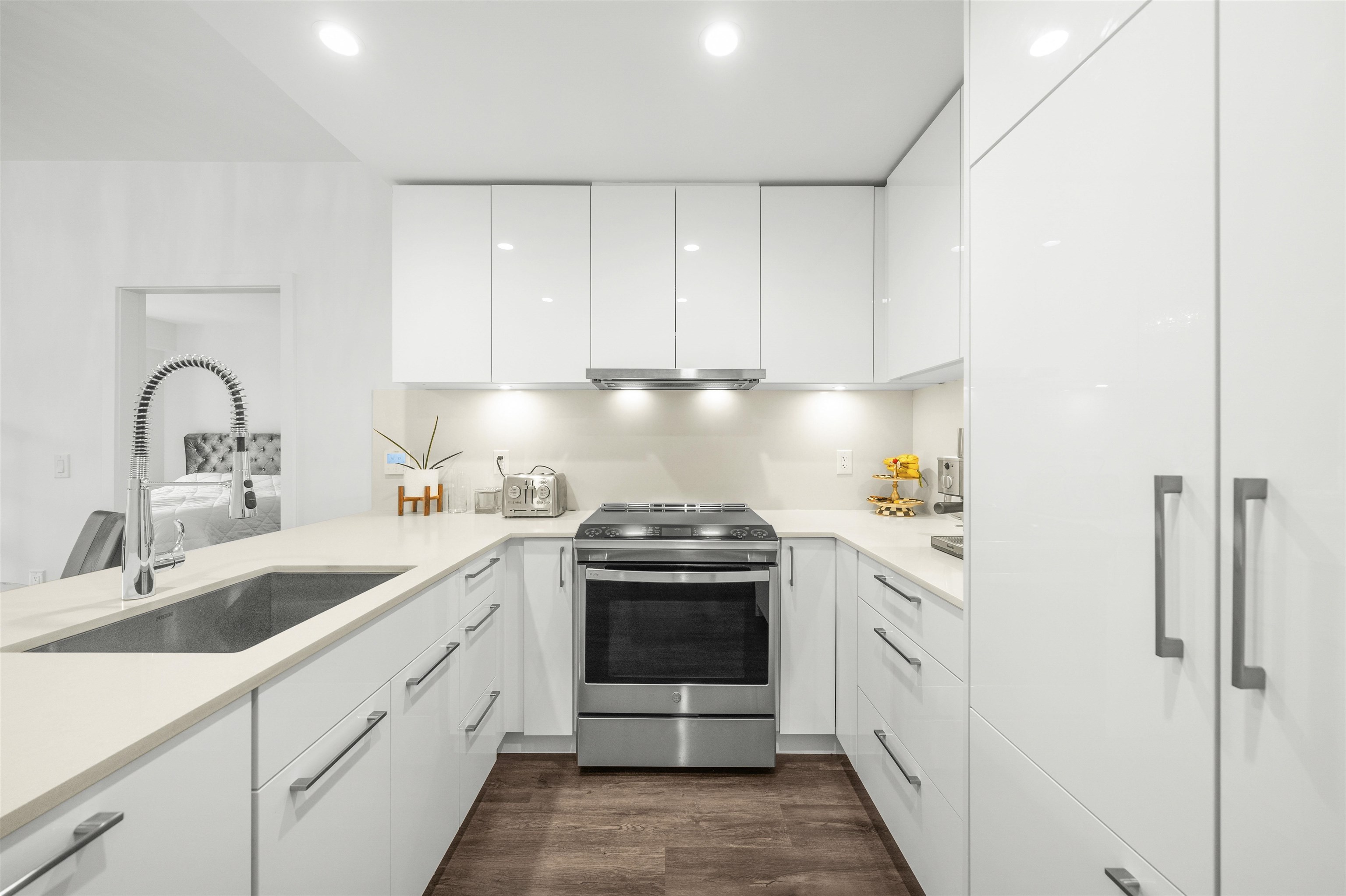 201 2446 SHAUGHNESSY STREET Unit: 201