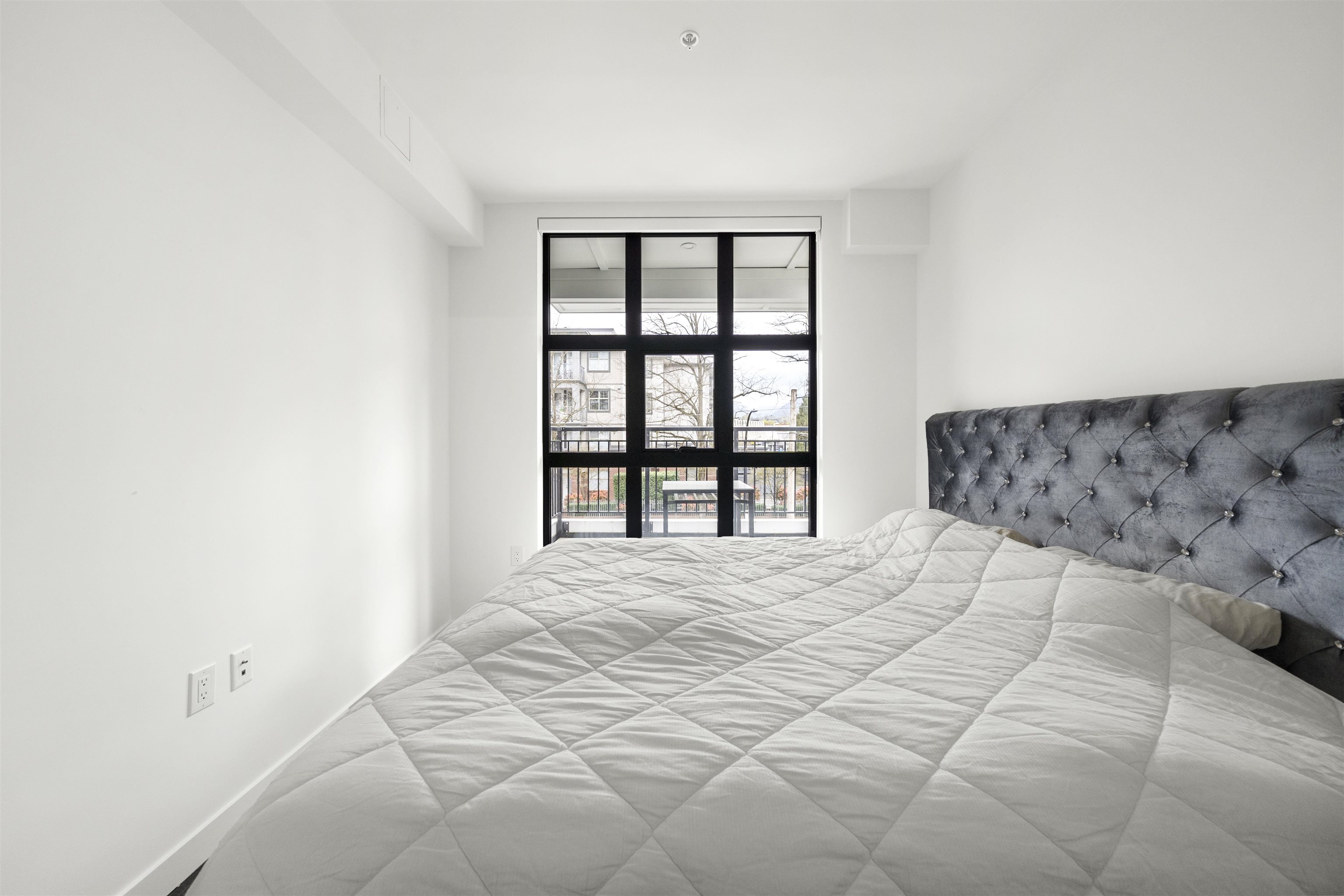 201 2446 SHAUGHNESSY STREET Unit: 201