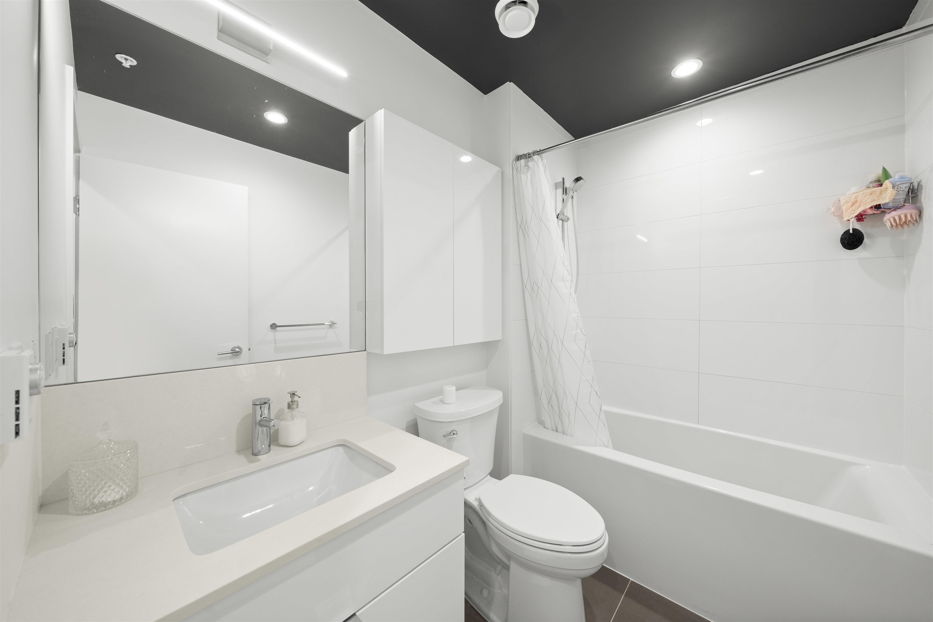 201 2446 SHAUGHNESSY STREET Unit: 201