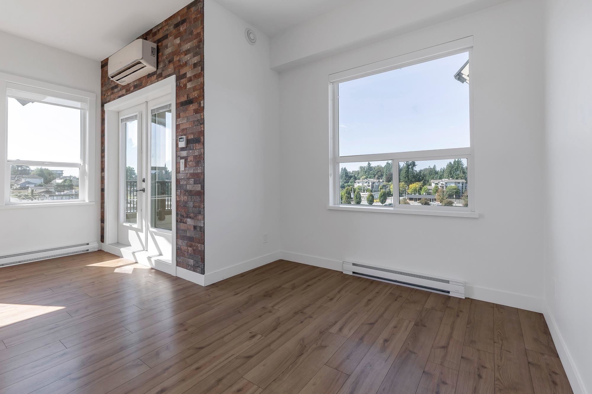 514 2493 MONTROSE AVENUE Unit: 514