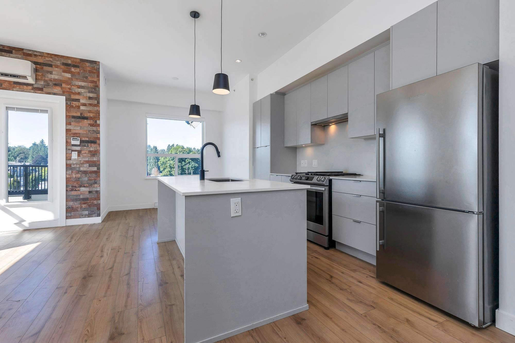 514 2493 MONTROSE AVENUE Unit: 514