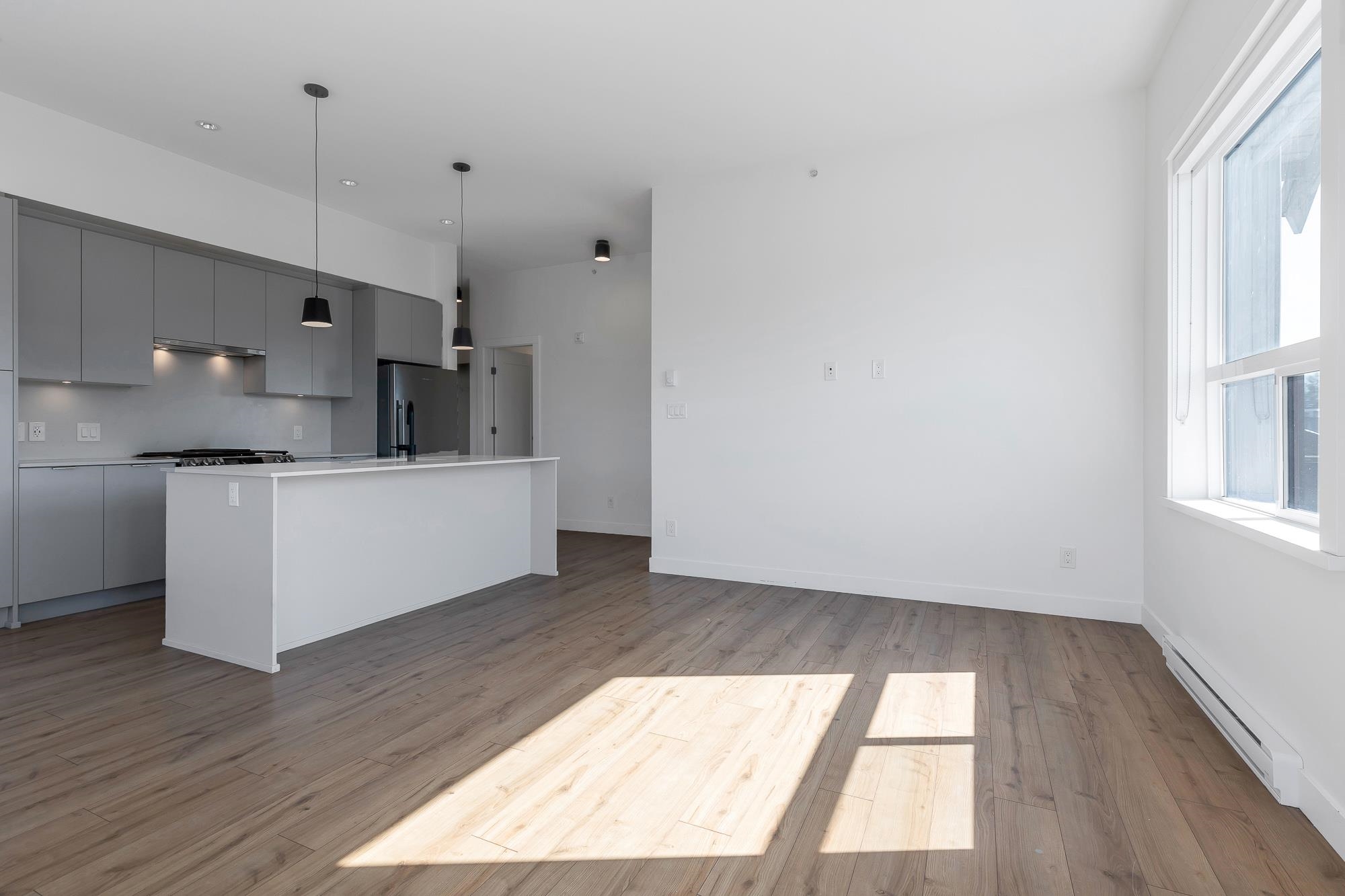 514 2493 MONTROSE AVENUE Unit: 514