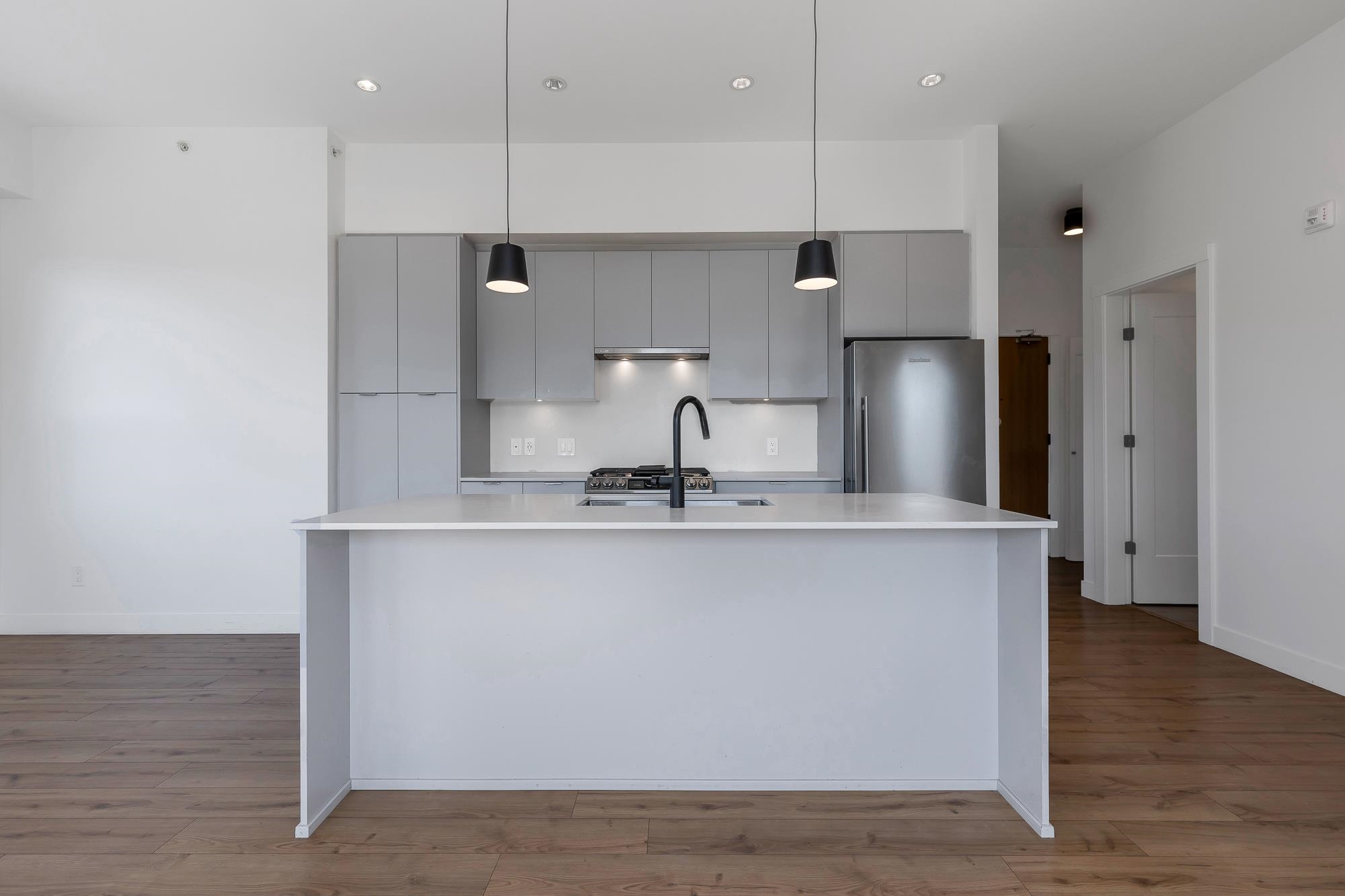 514 2493 MONTROSE AVENUE Unit: 514