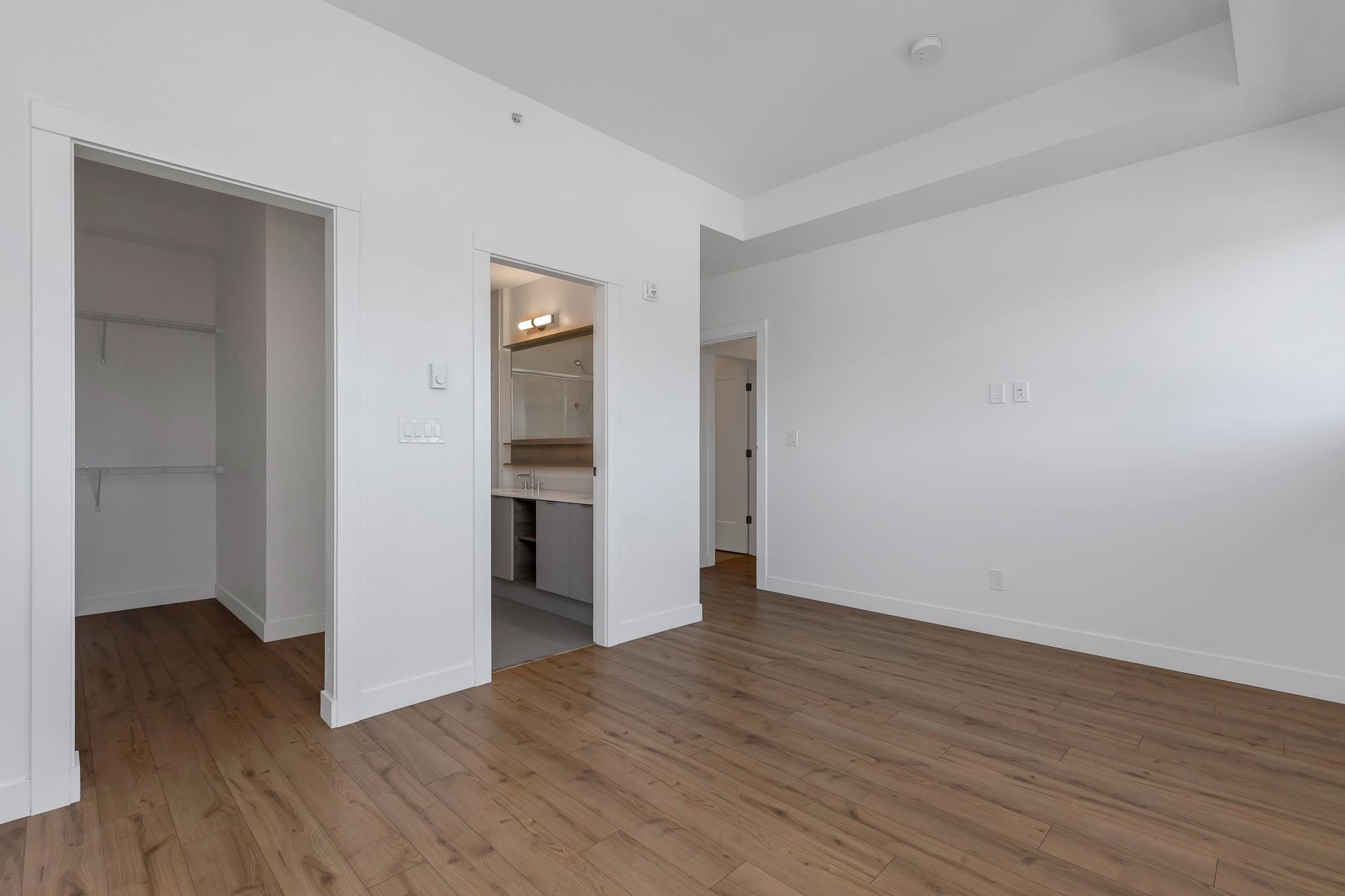 514 2493 MONTROSE AVENUE Unit: 514