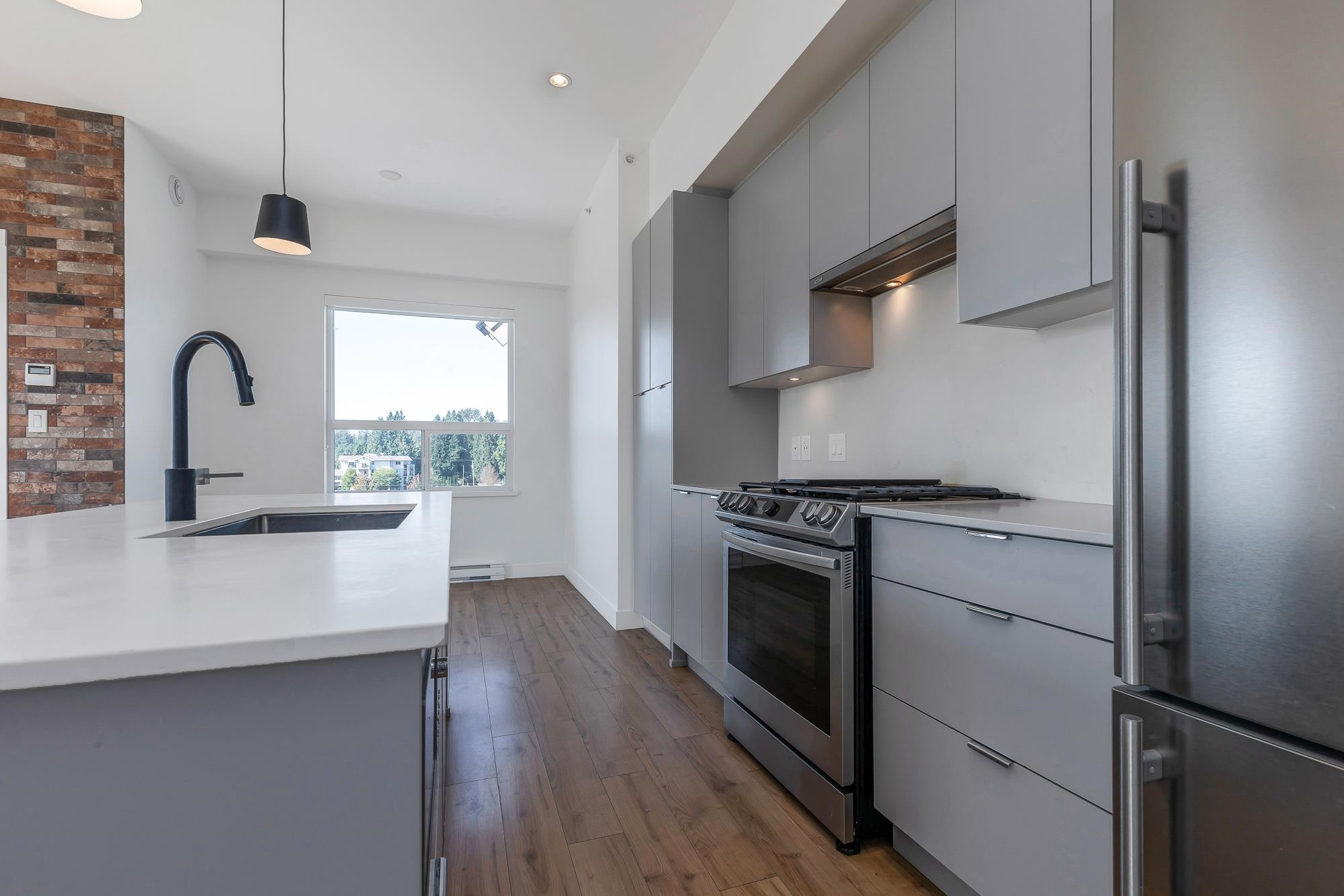 514 2493 MONTROSE AVENUE Unit: 514