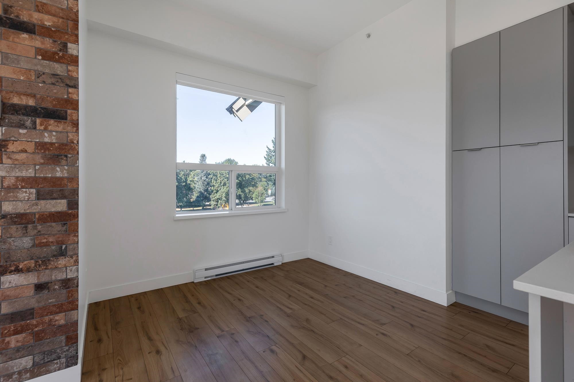 514 2493 MONTROSE AVENUE Unit: 514