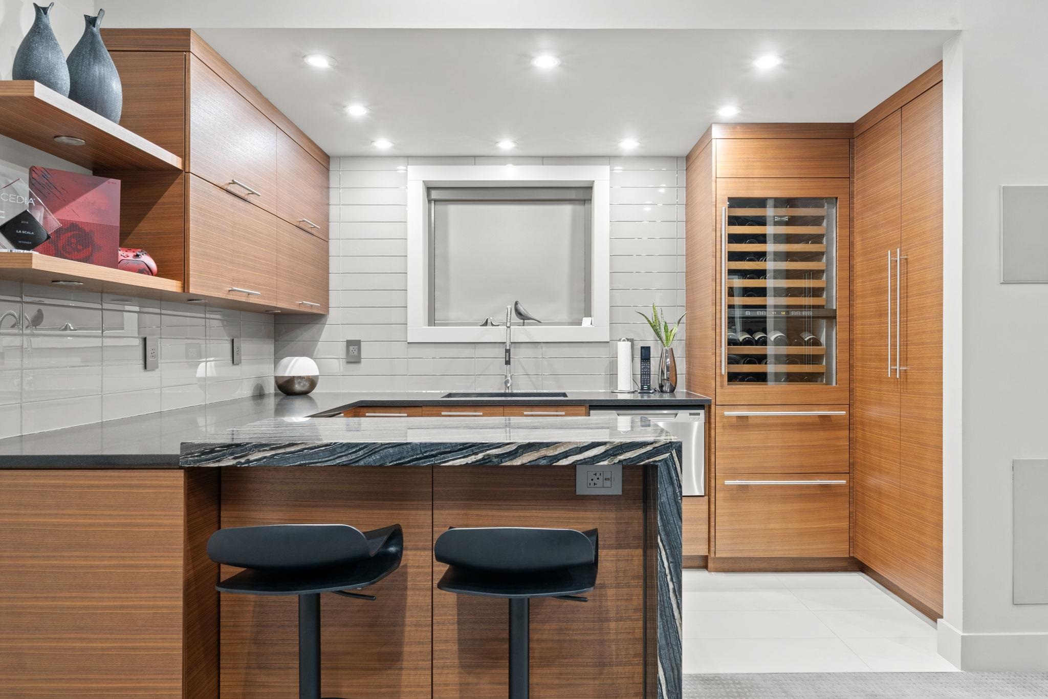 2140 PEMBERTON AVENUE