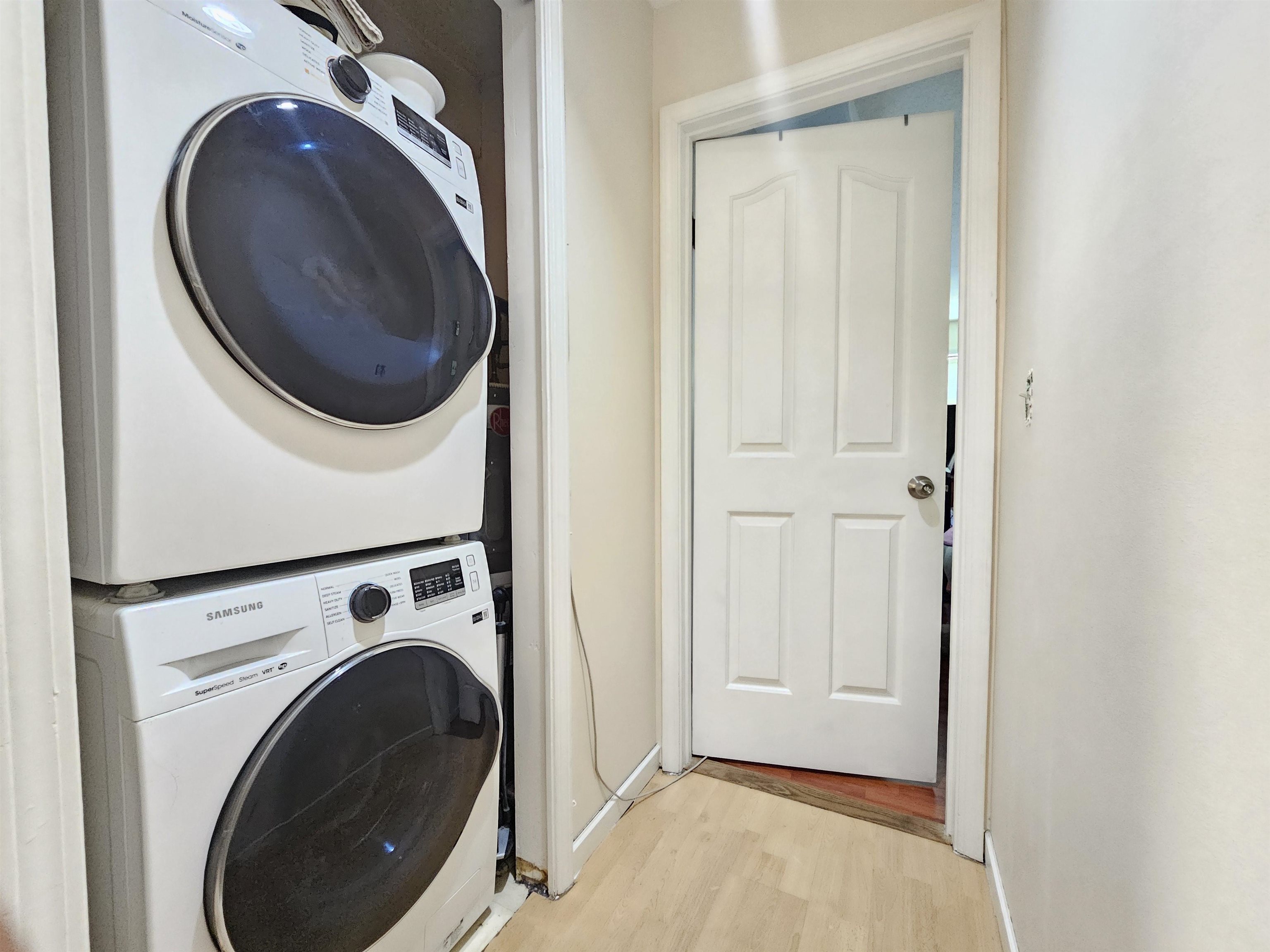 201 3680 RAE AVENUE Unit: 201