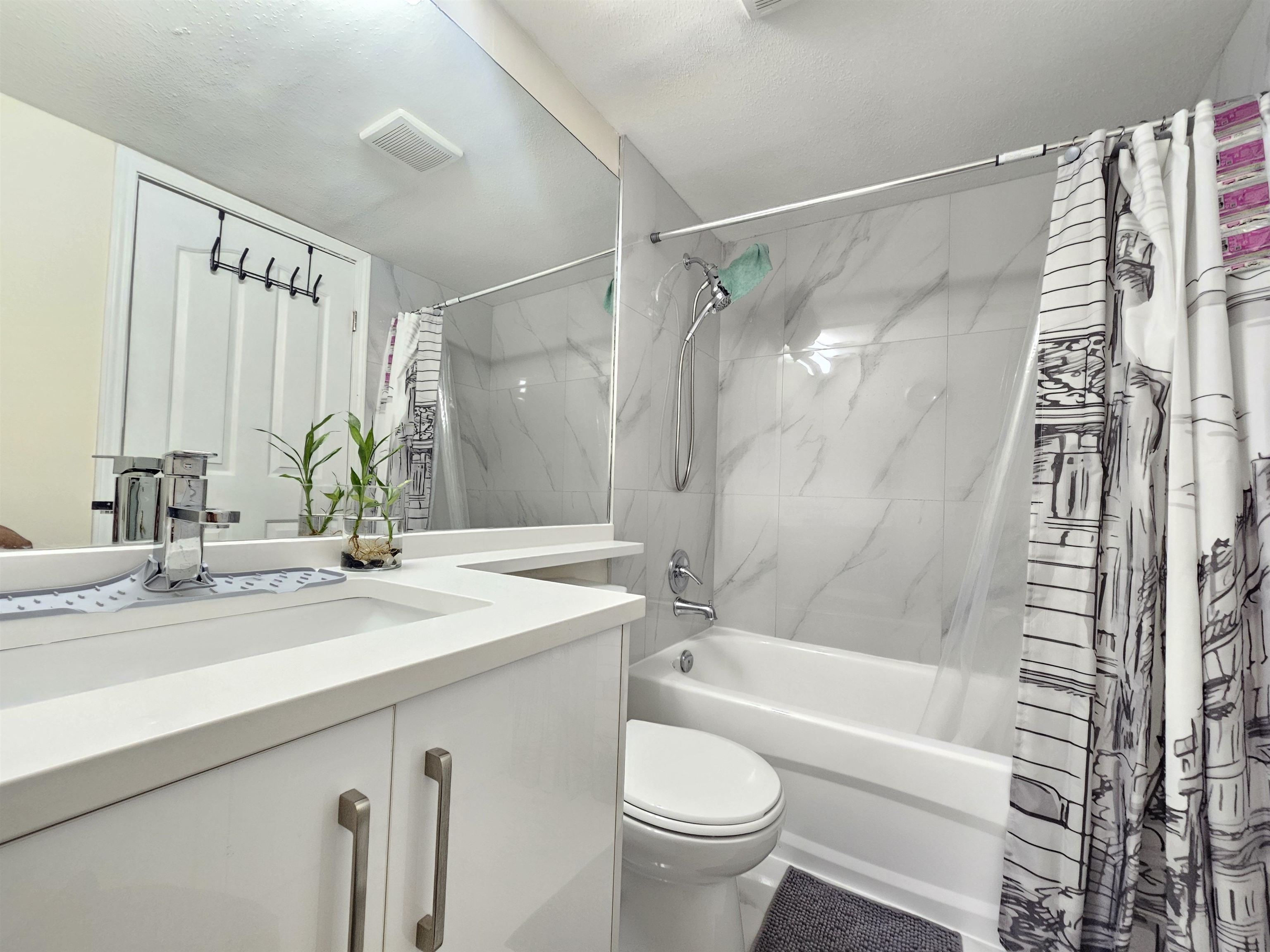 201 3680 RAE AVENUE Unit: 201