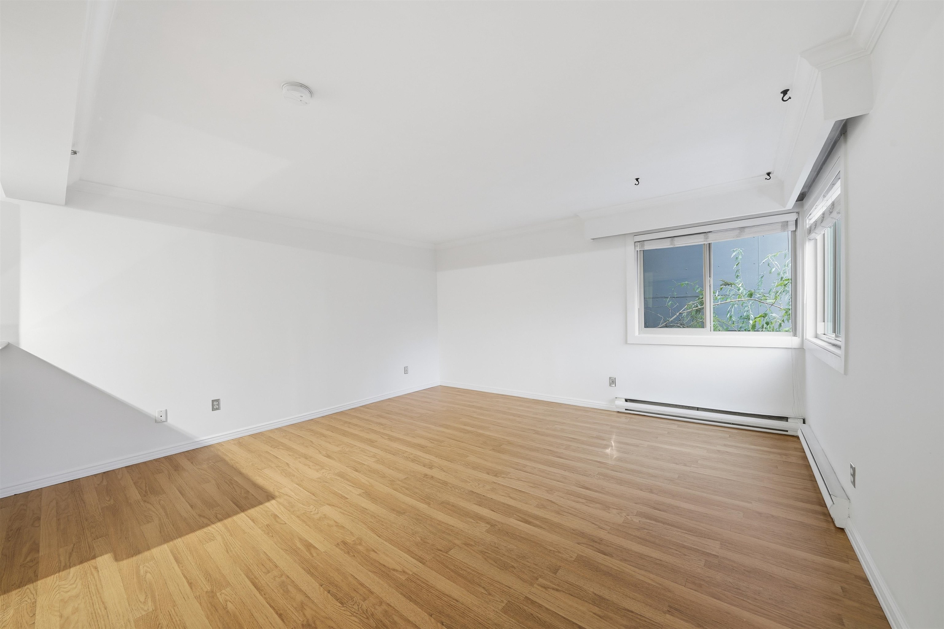 107 1940 BARCLAY STREET Unit: 107