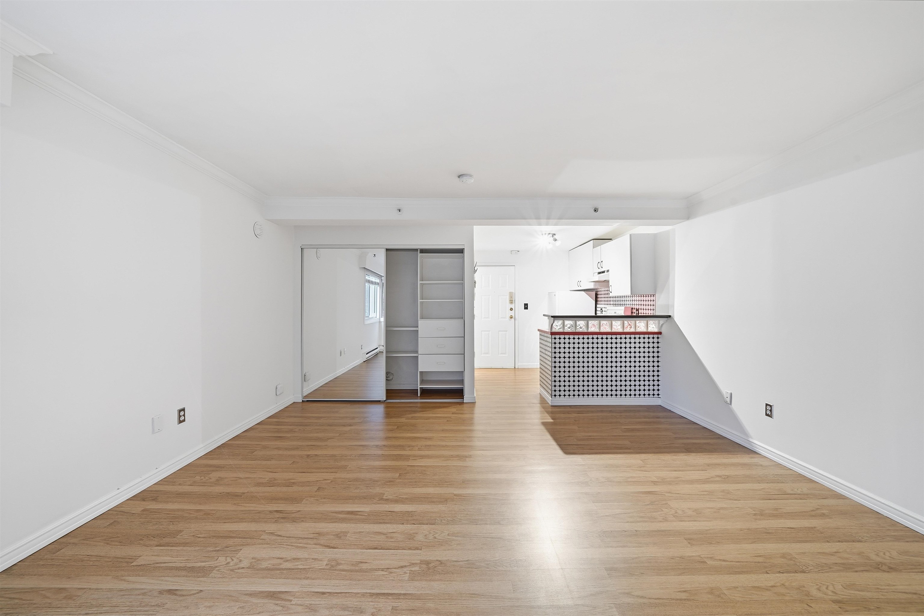 107 1940 BARCLAY STREET Unit: 107