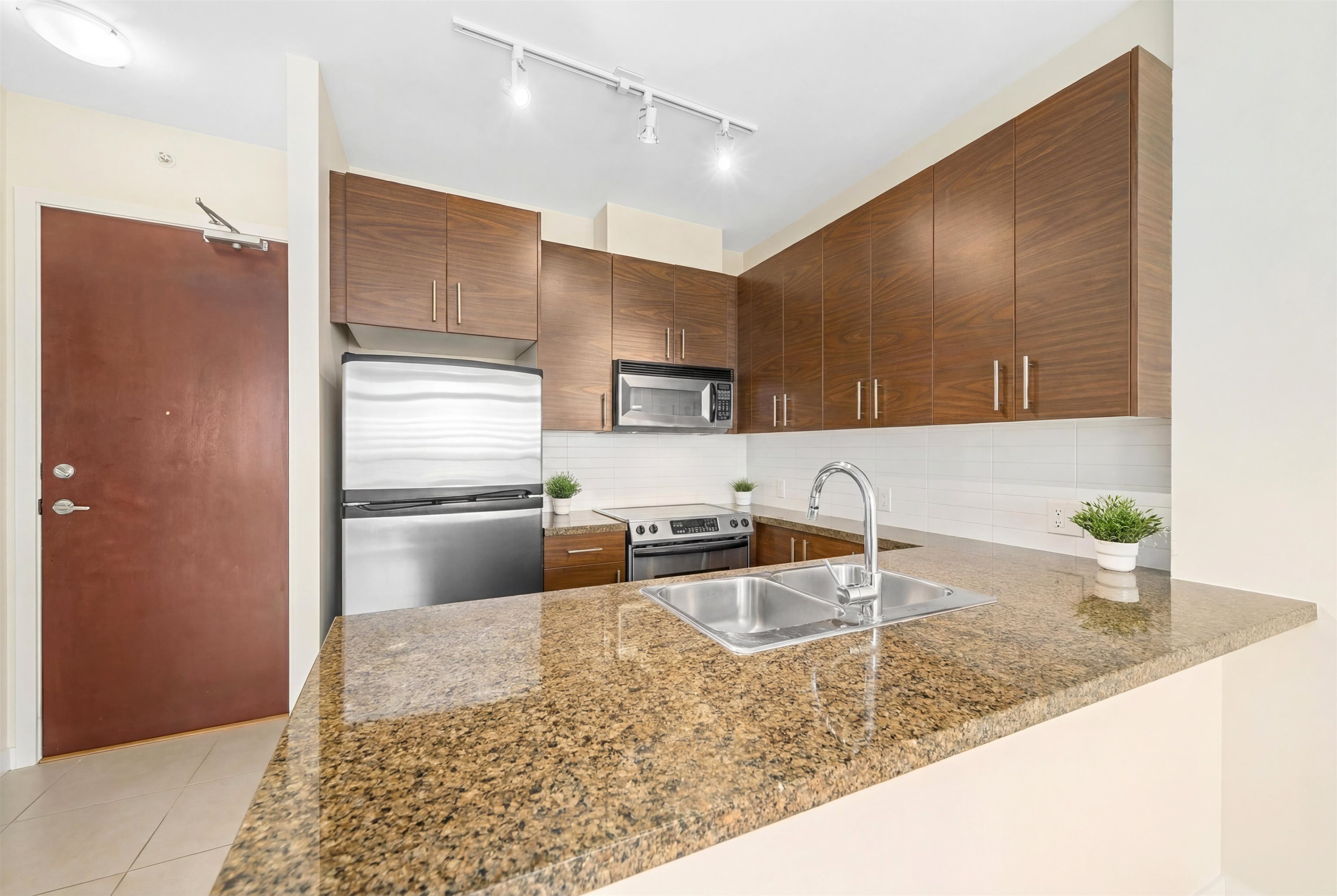 605 2345 MADISON AVENUE Unit: 605