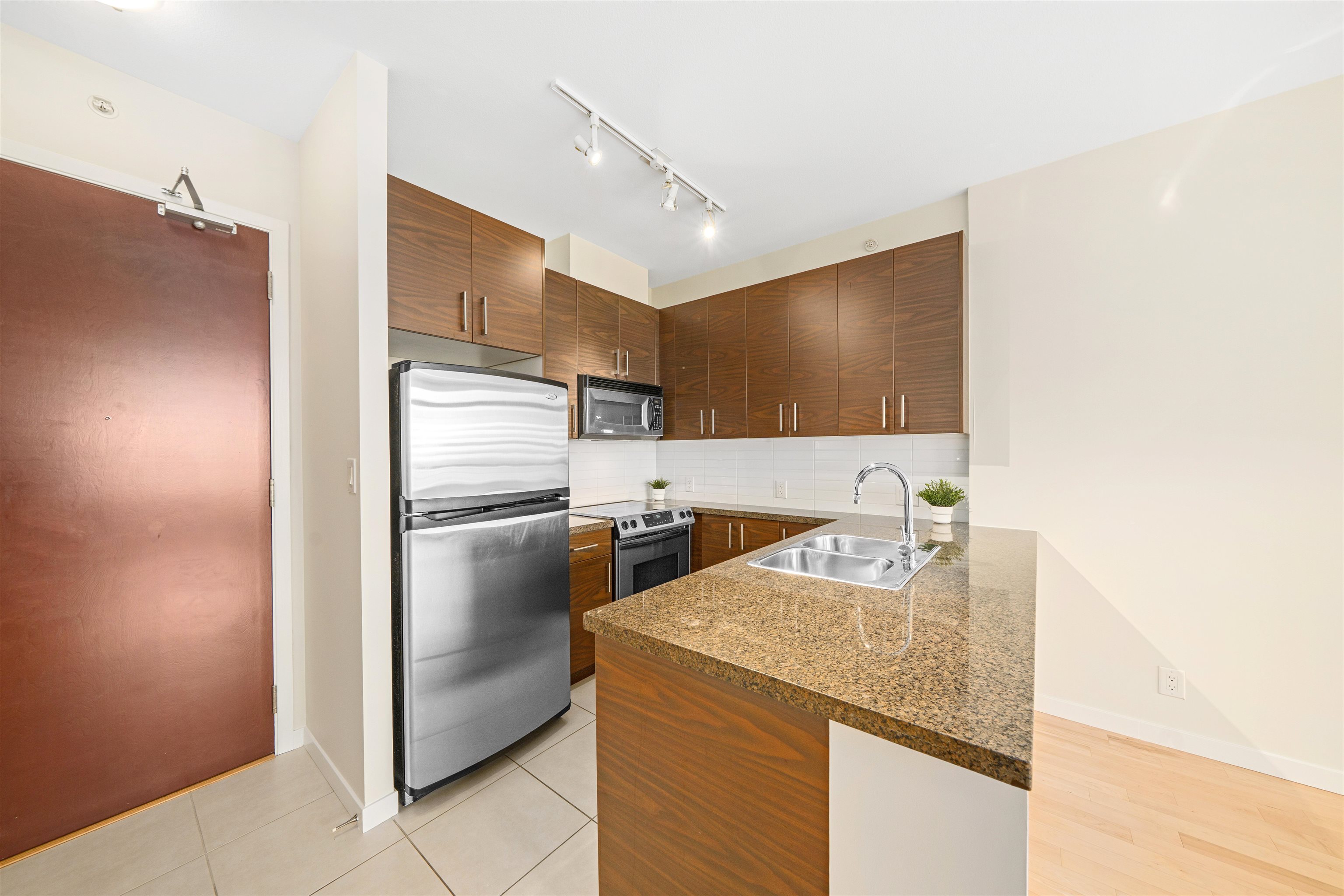 605 2345 MADISON AVENUE Unit: 605
