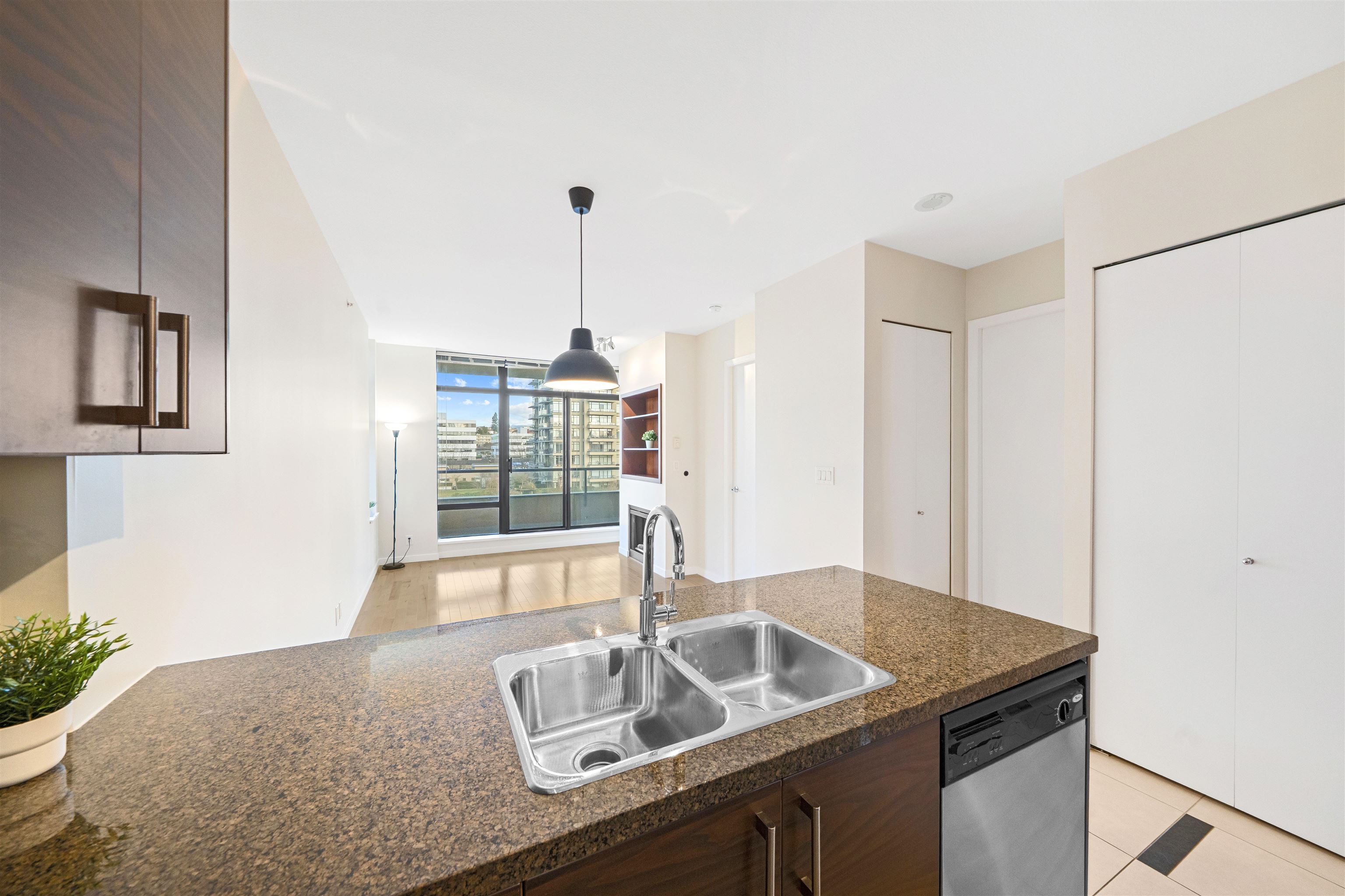 605 2345 MADISON AVENUE Unit: 605