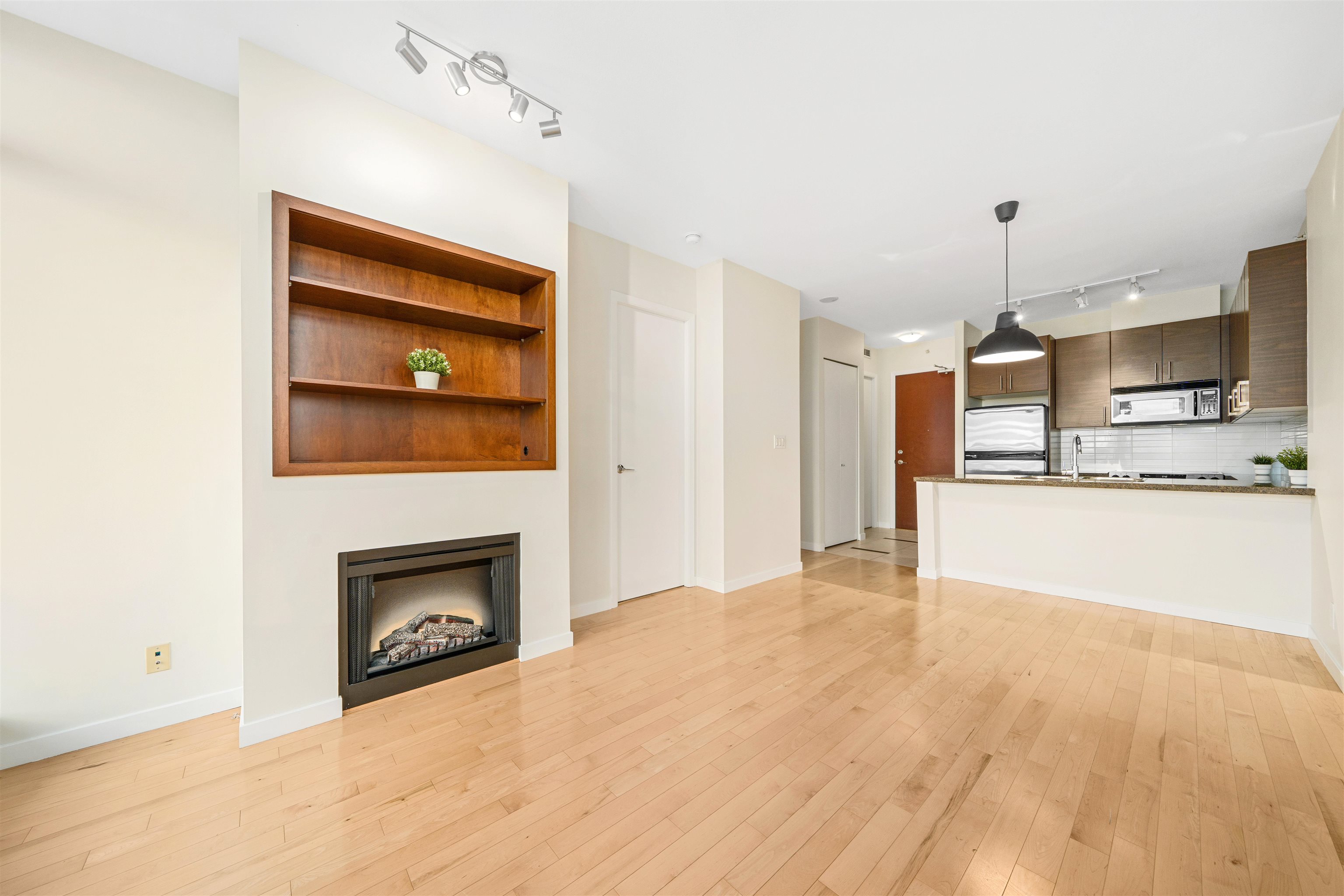 605 2345 MADISON AVENUE Unit: 605
