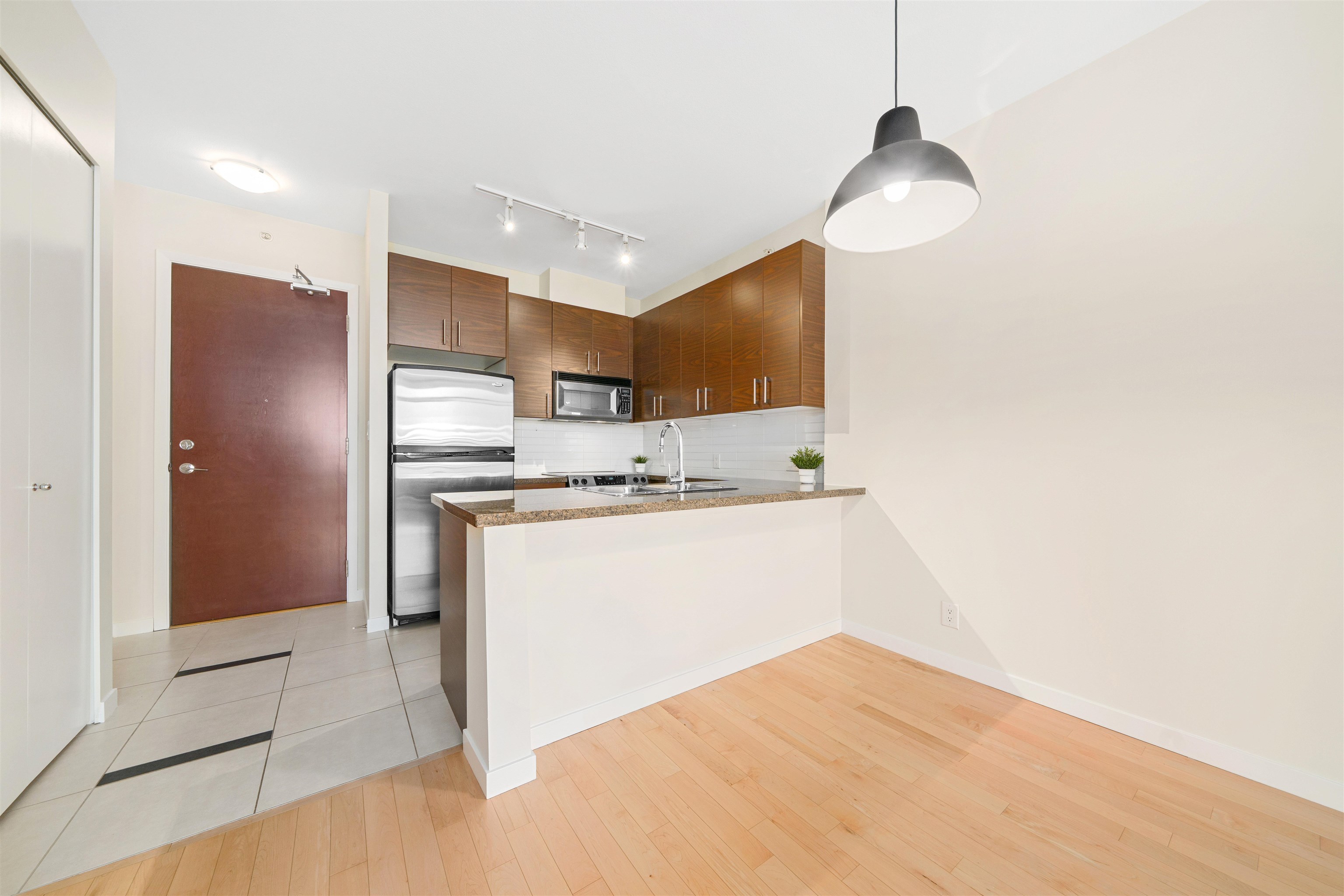 605 2345 MADISON AVENUE Unit: 605