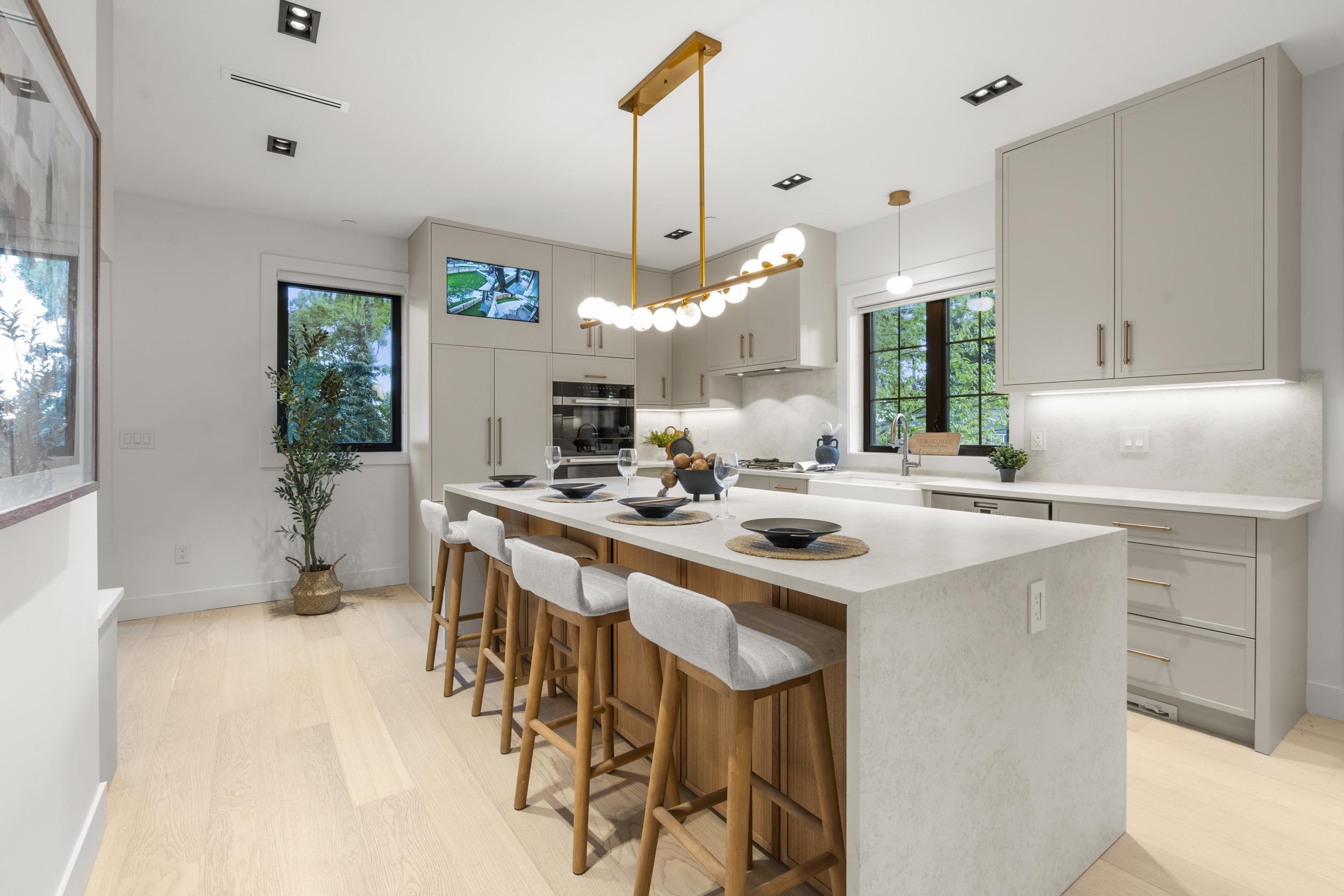 5528 BALACLAVA STREET