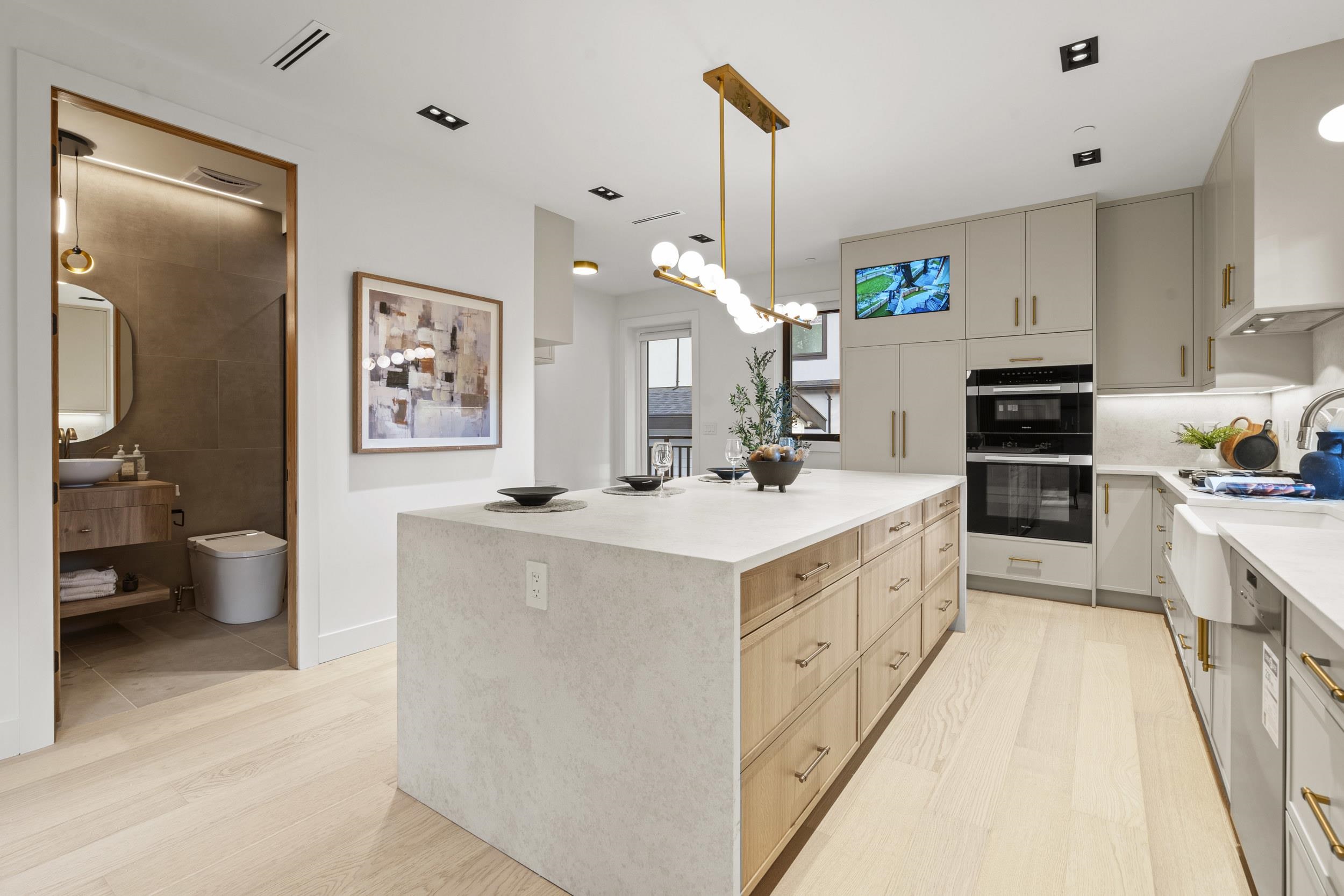 5528 BALACLAVA STREET