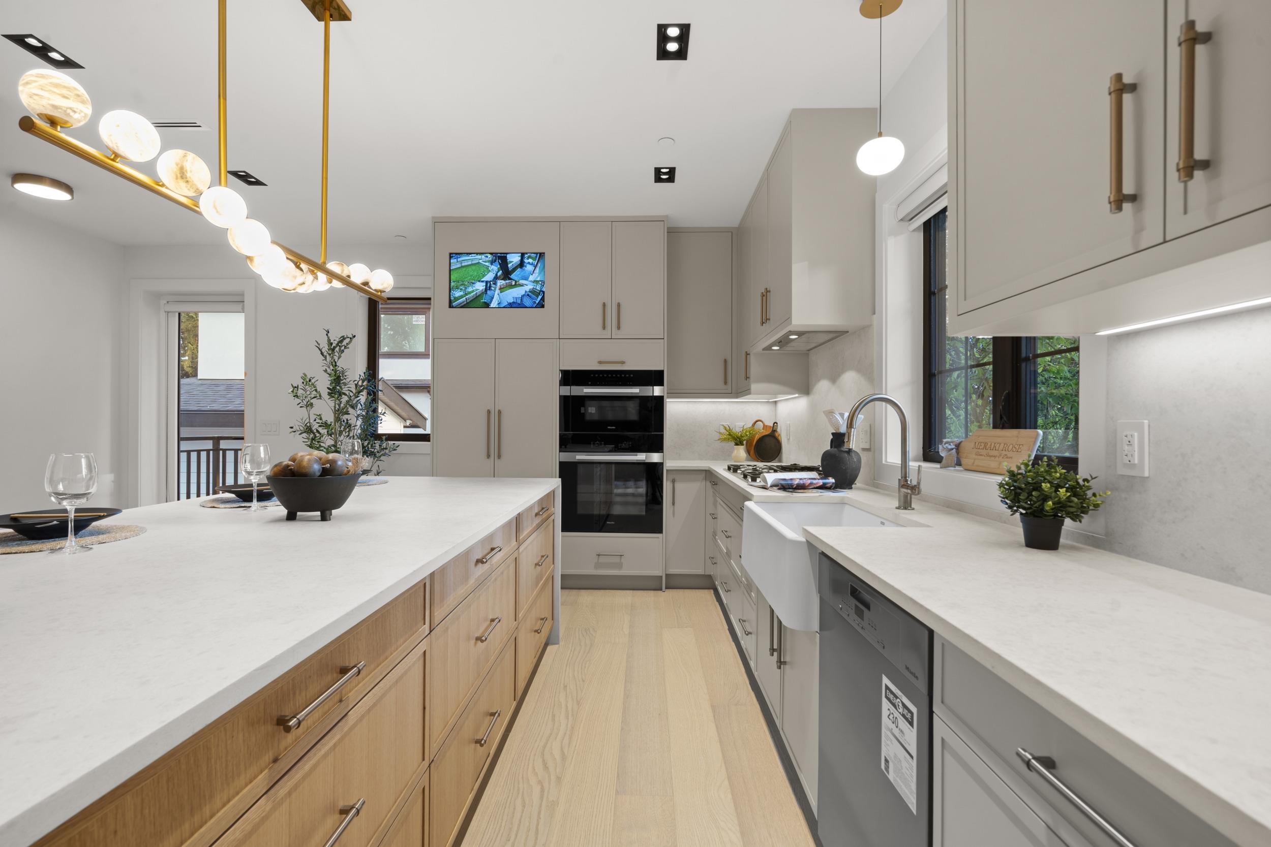 5528 BALACLAVA STREET