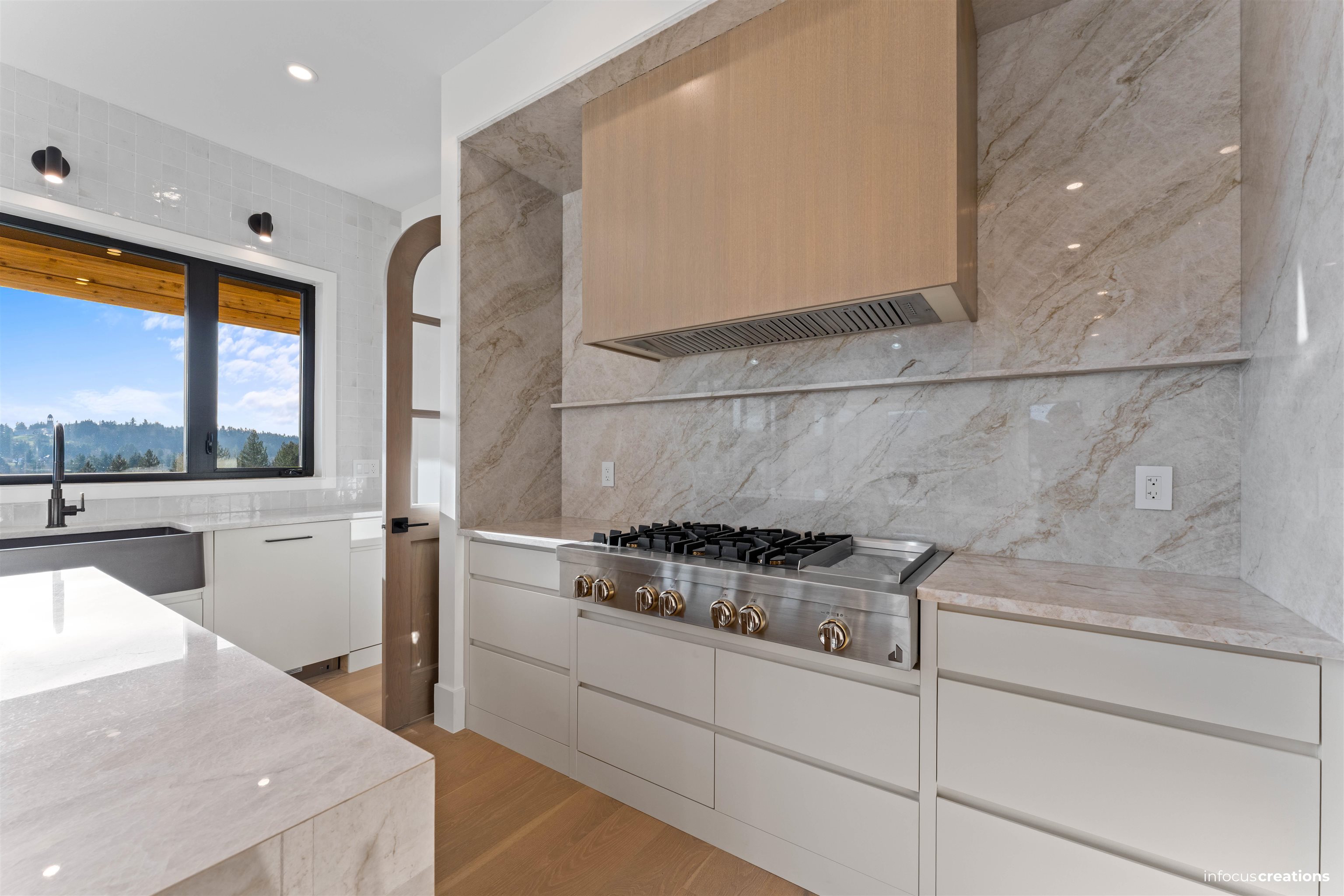 9181 HATZIC RIDGE DRIVE