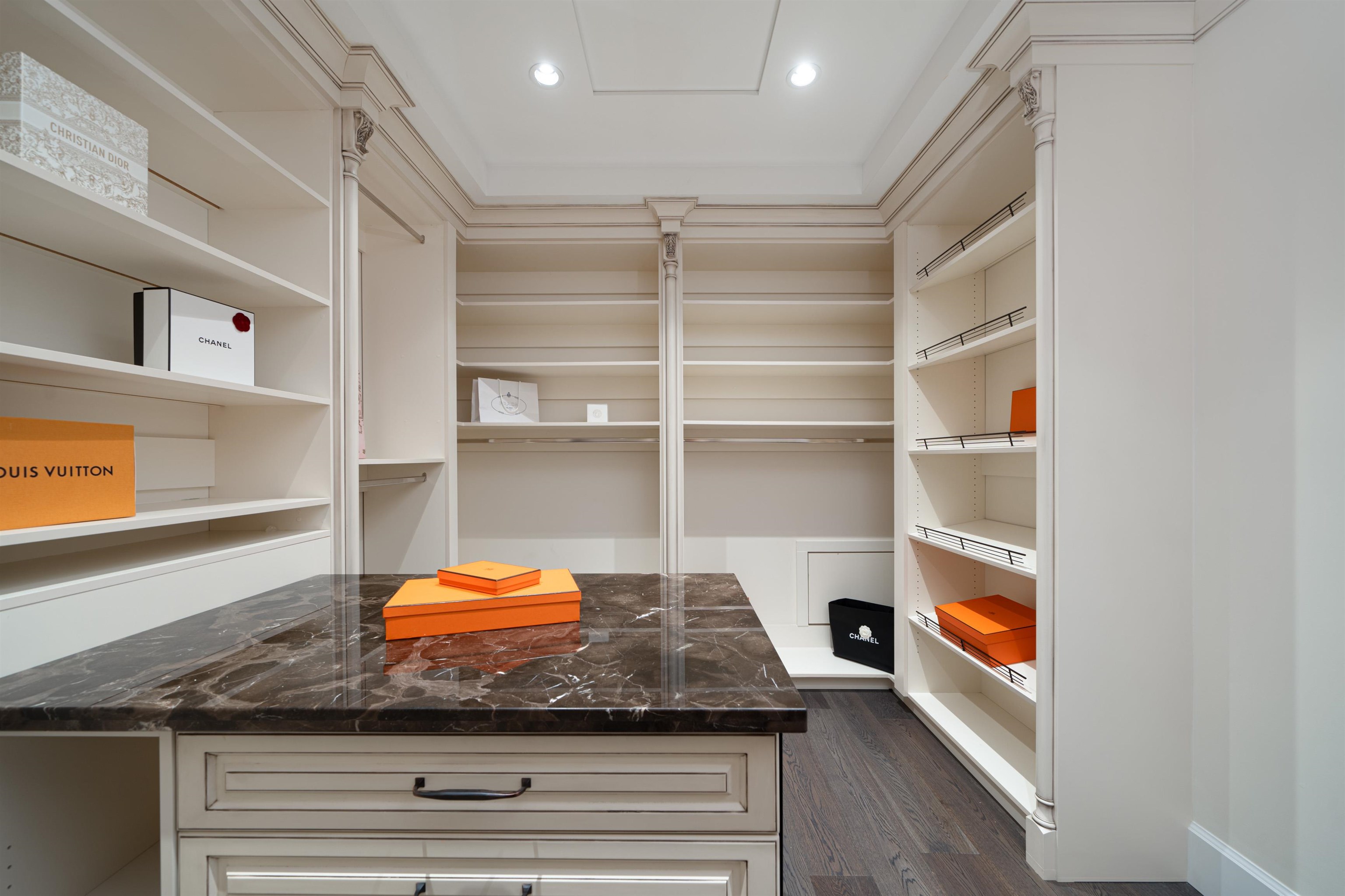 1095 MILLSTREAM ROAD