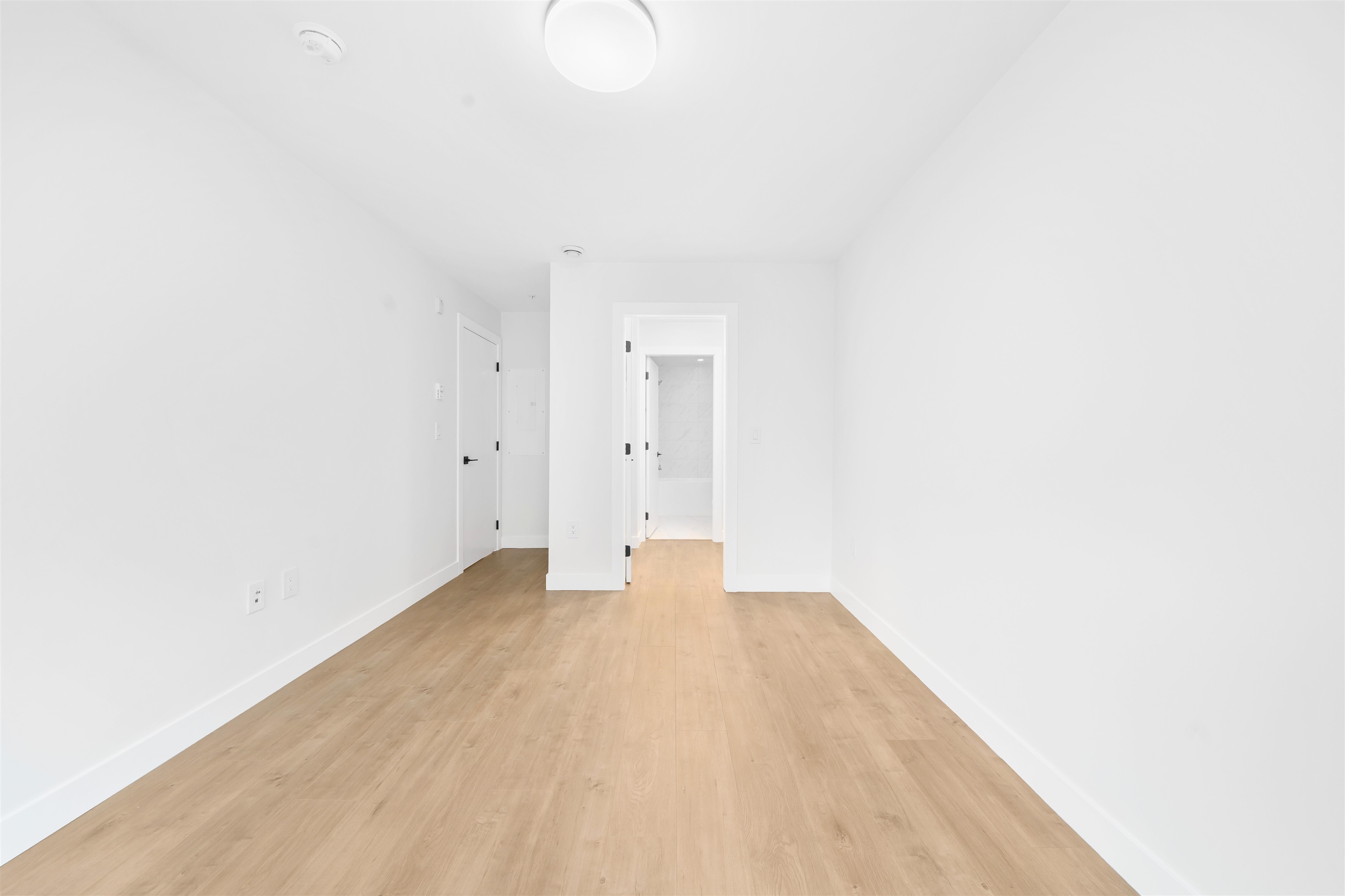 101 15353 17 AVENUE Unit: 101