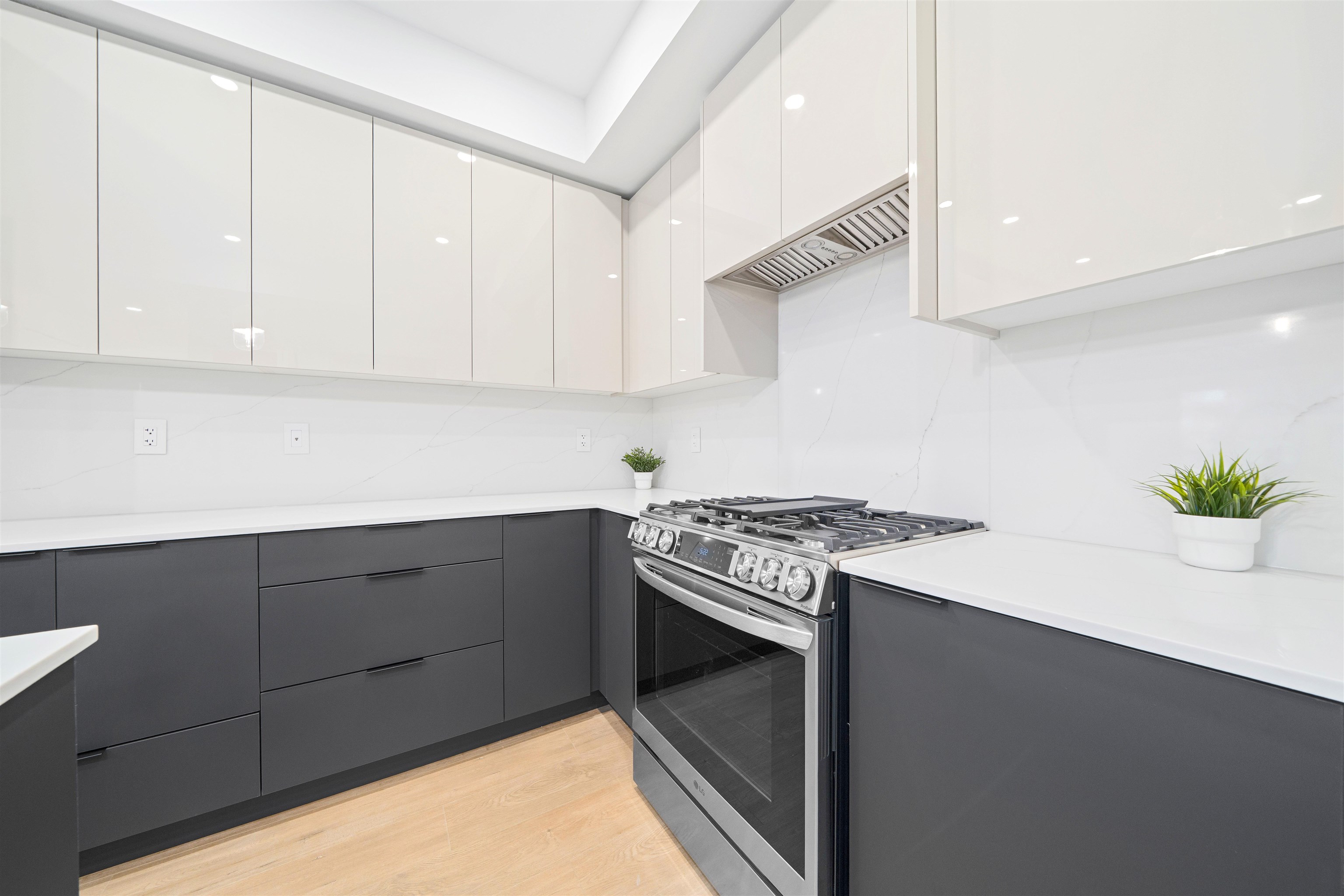 101 15353 17 AVENUE Unit: 101