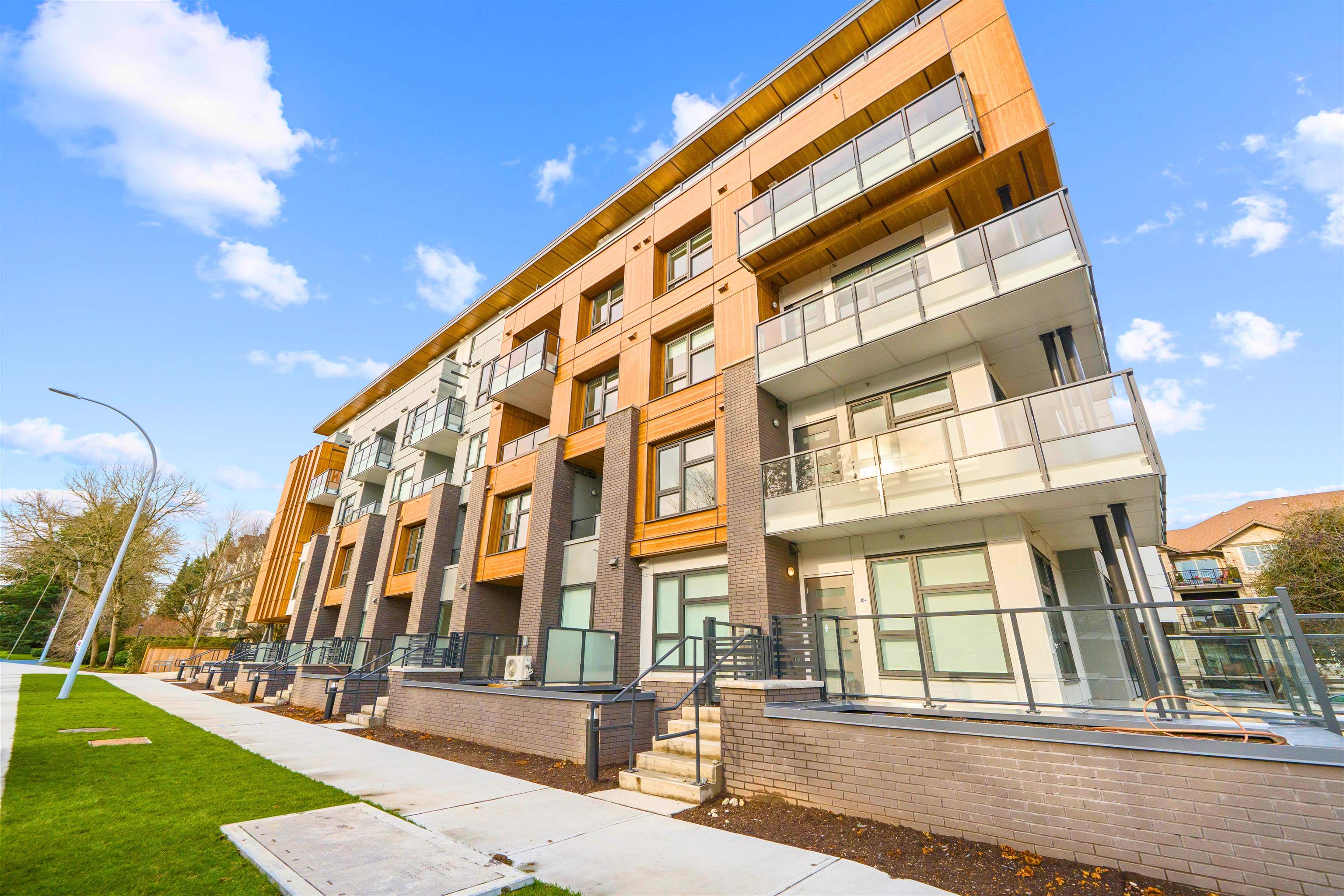 101 15353 17 AVENUE Unit: 101